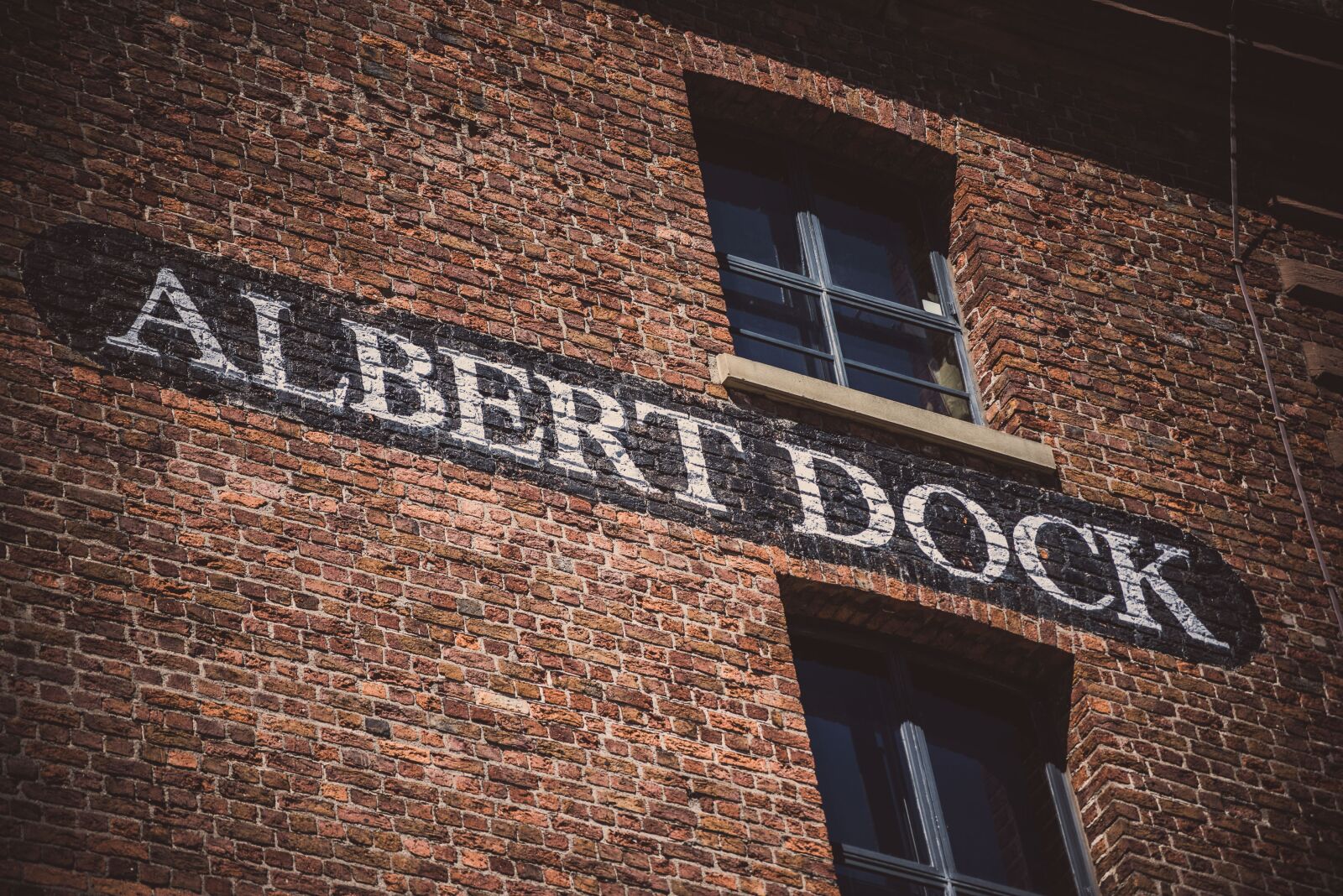 Nikon D750 sample photo. Albert dock, liverpool, sign photography
