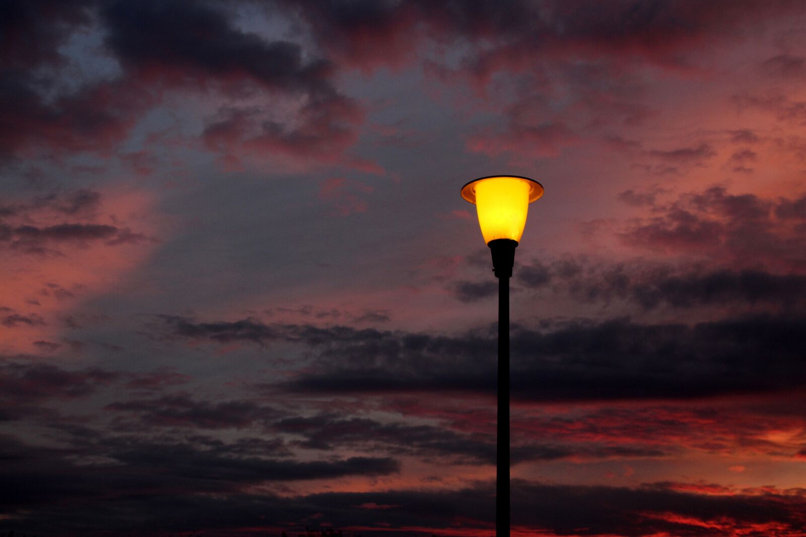 Canon EOS 700D (EOS Rebel T5i / EOS Kiss X7i) sample photo. Sunrise, lantern, sky photography