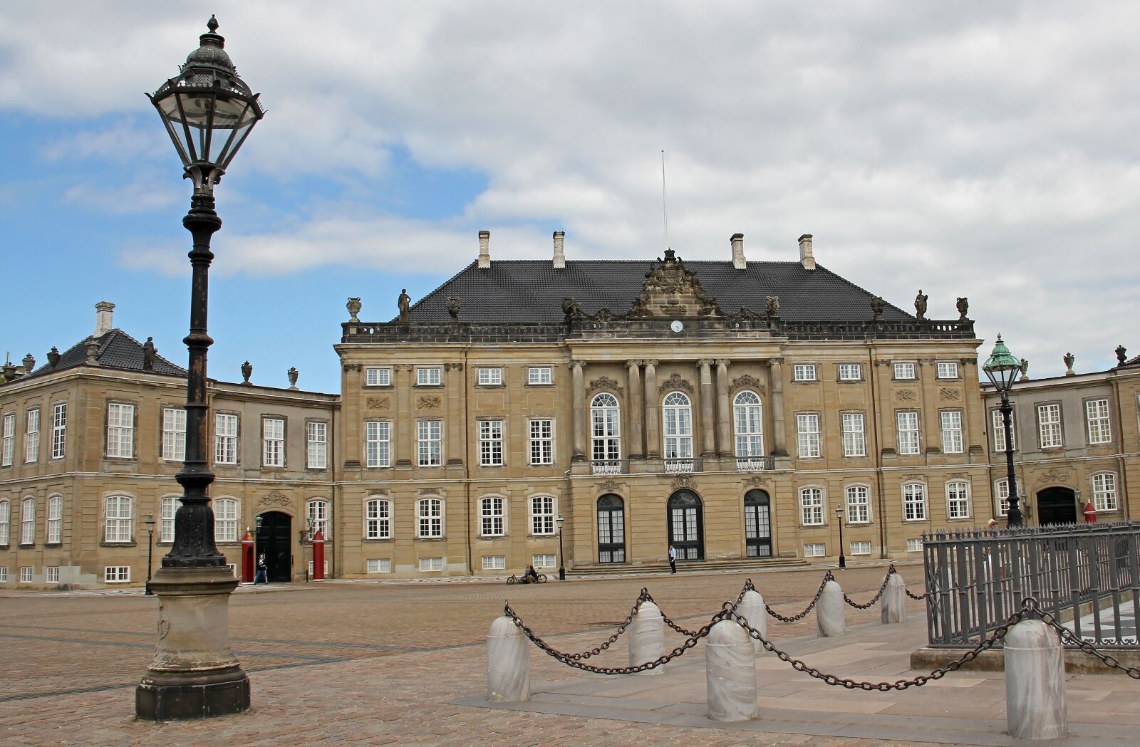 Canon EOS 550D (EOS Rebel T2i / EOS Kiss X4) sample photo. Castle, amalienborg, copenhagen photography