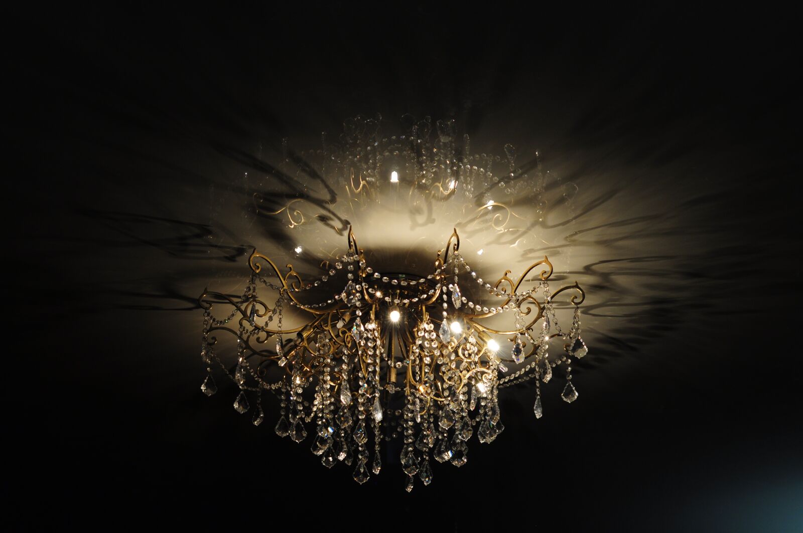 Nikon D90 sample photo. Chandelier, light, shadows photography