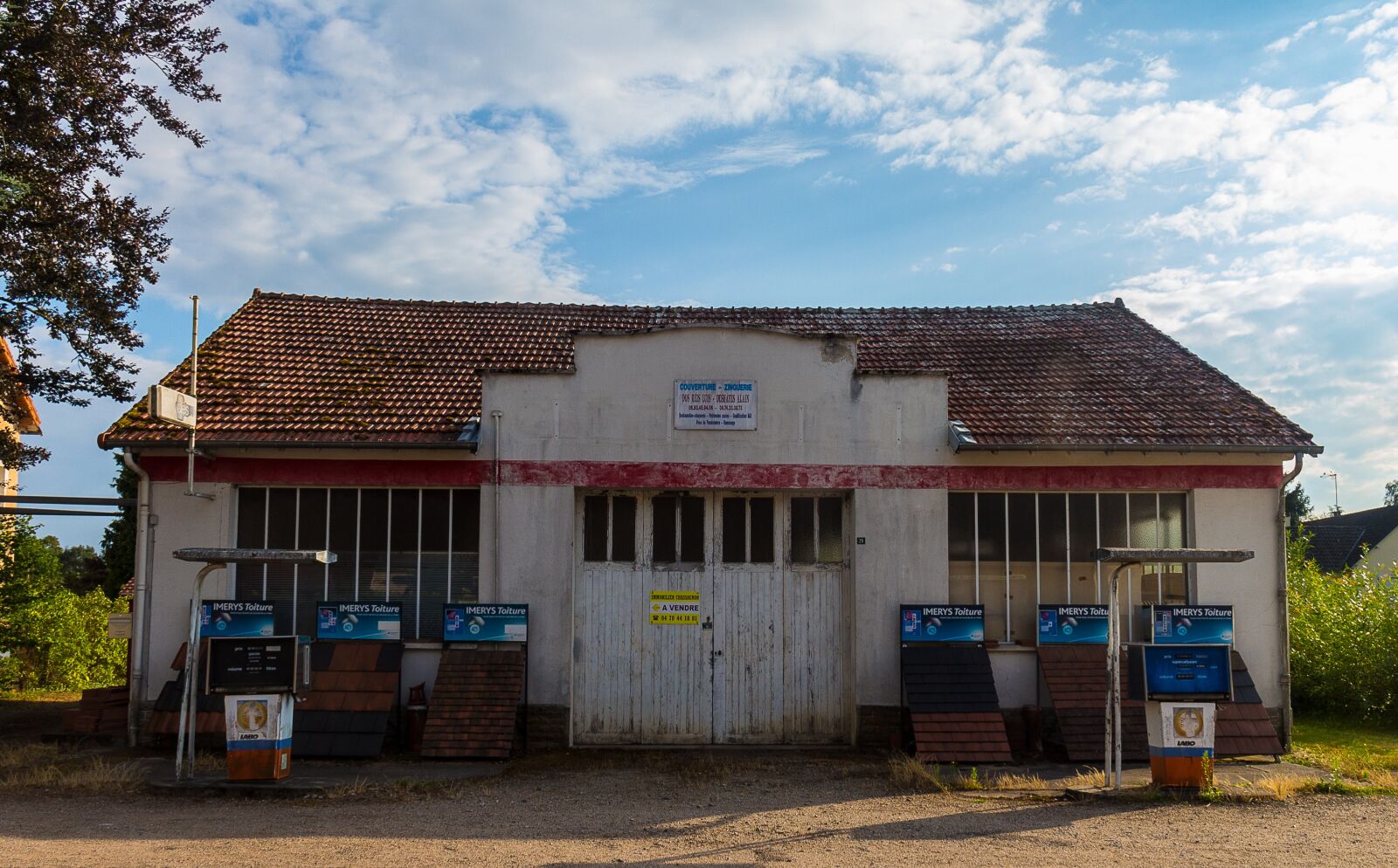 Canon EOS 650D (EOS Rebel T4i / EOS Kiss X6i) sample photo. Petrol stations, old house photography