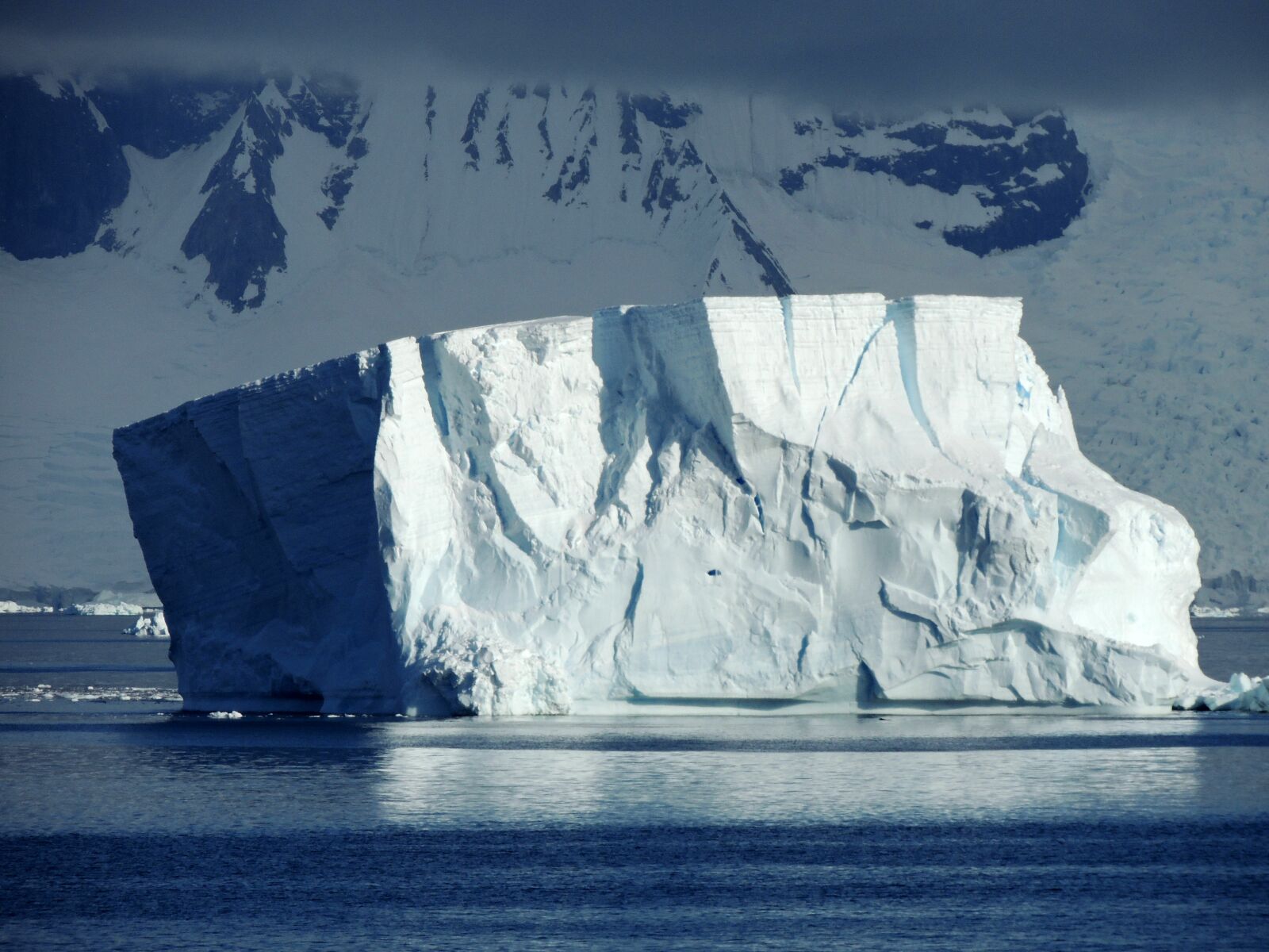 Nikon Coolpix P510 sample photo. Iceberg, en, antarctica photography