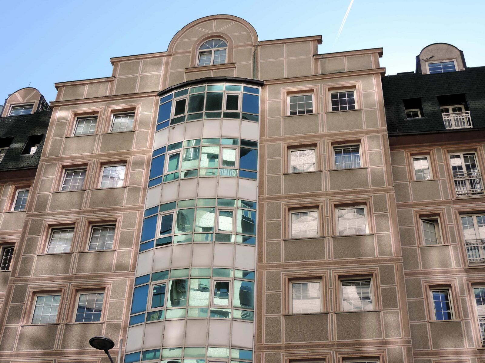 Nikon Coolpix P520 sample photo. City, window, apartment, building photography