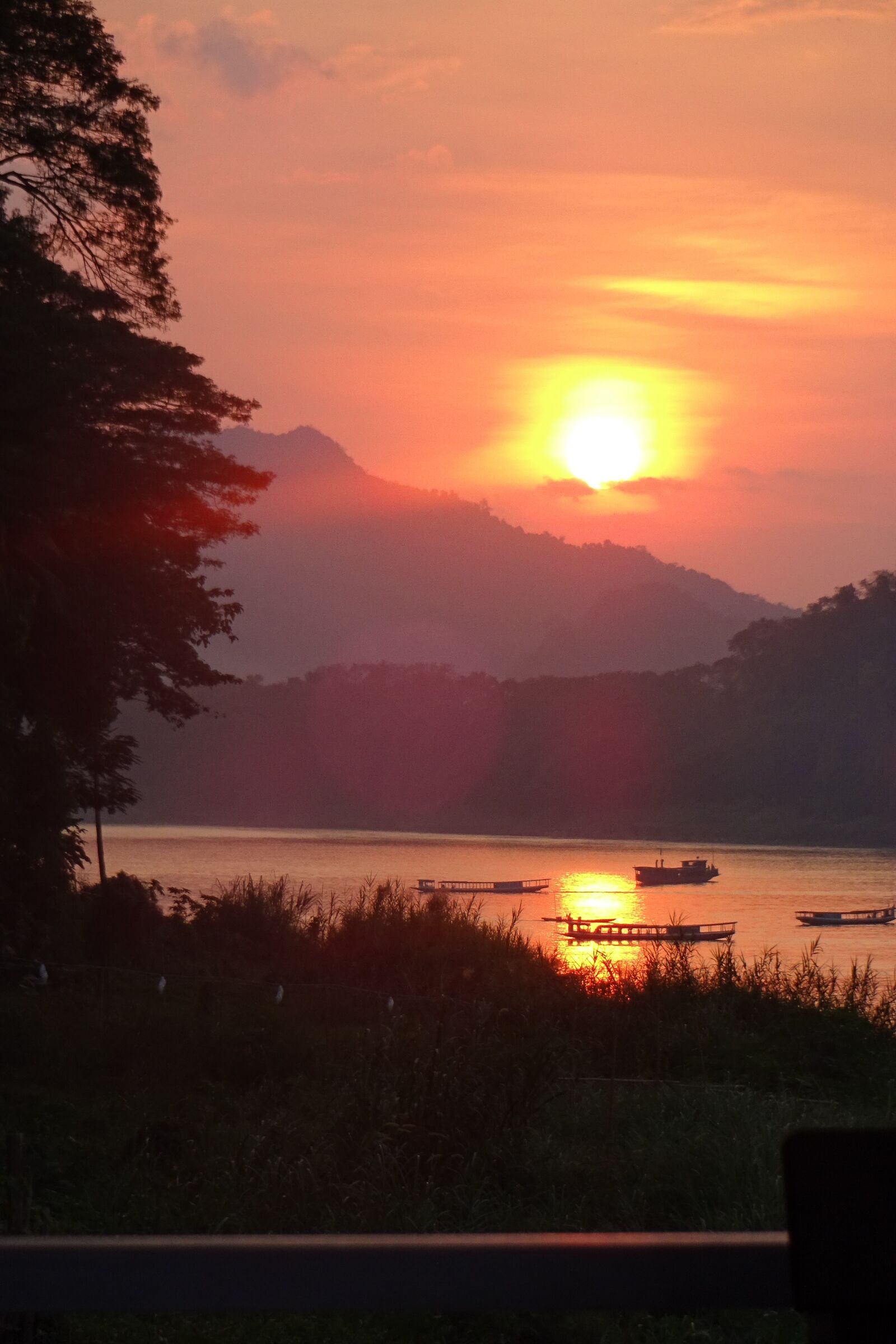 Sony Cyber-shot DSC-WX220 sample photo. Laos, luang prabang, mekong photography