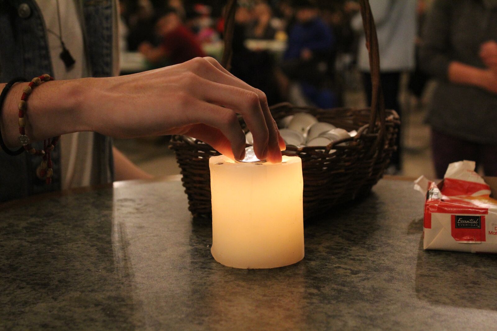 Canon EOS 1200D (EOS Rebel T5 / EOS Kiss X70 / EOS Hi) sample photo. Candle, lighting, hand photography