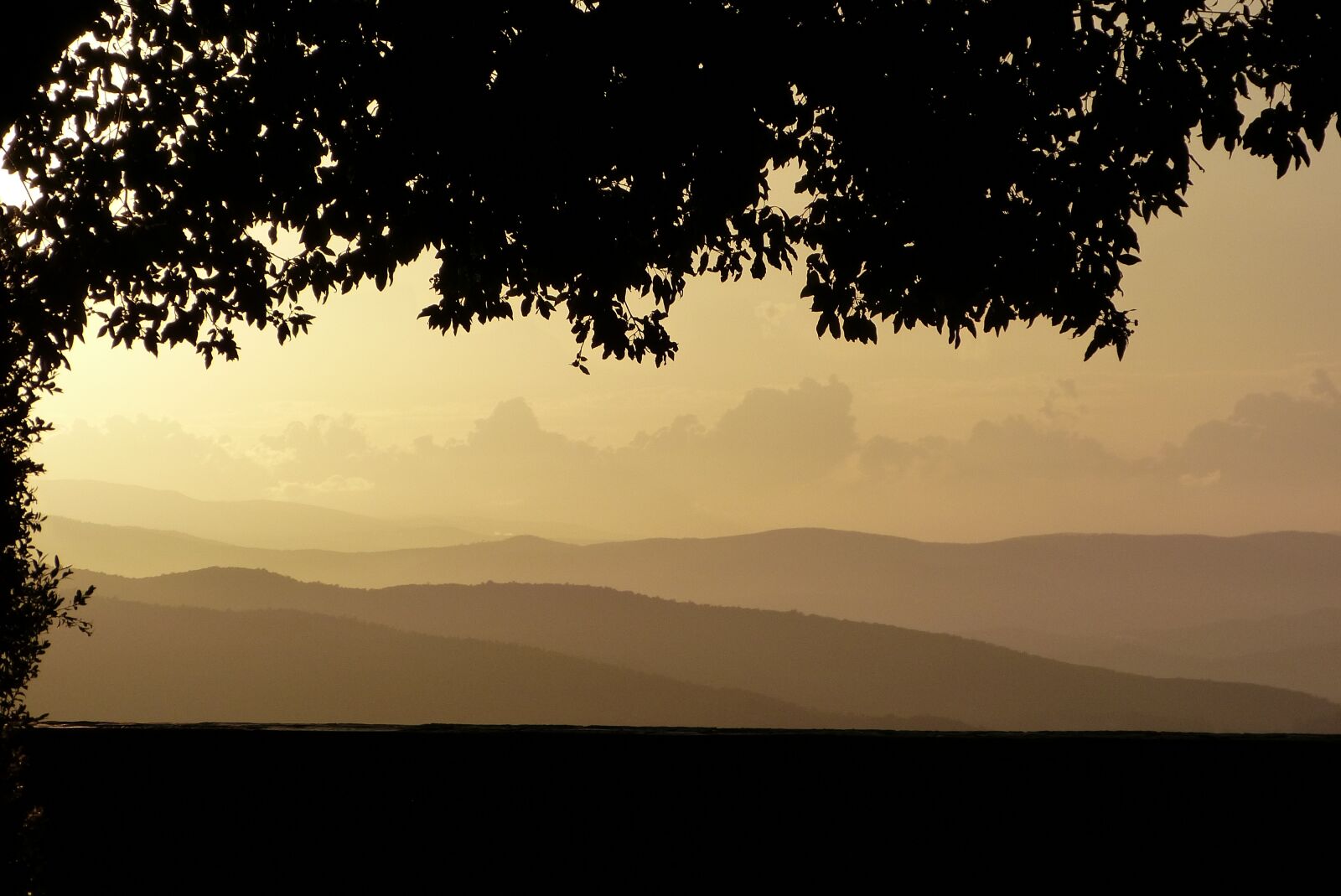 Panasonic Lumix DMC-FZ150 sample photo. Tuscany, sky, landscape photography