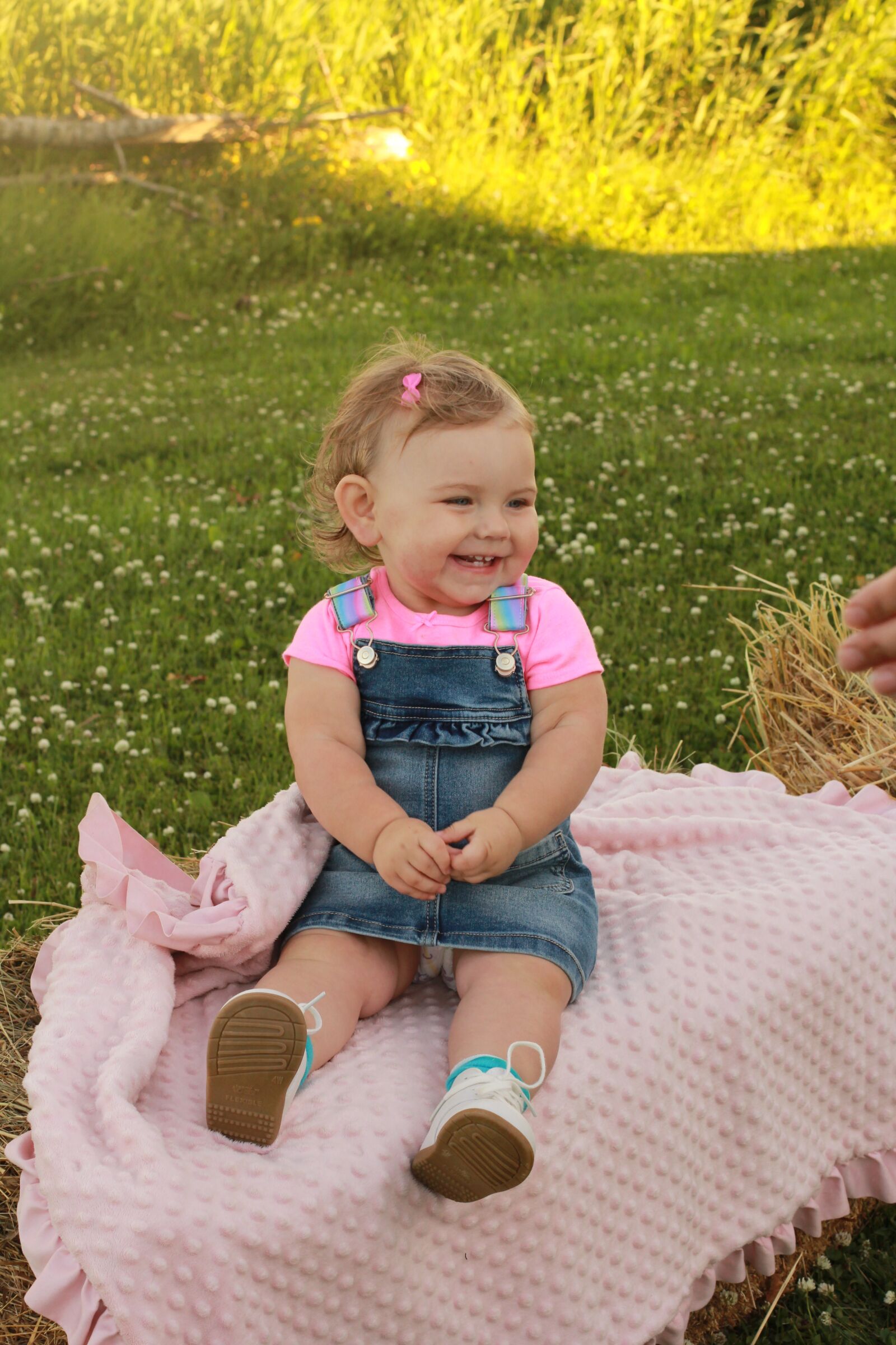 Canon EOS 60D sample photo. Toddler, little girl, picnic photography