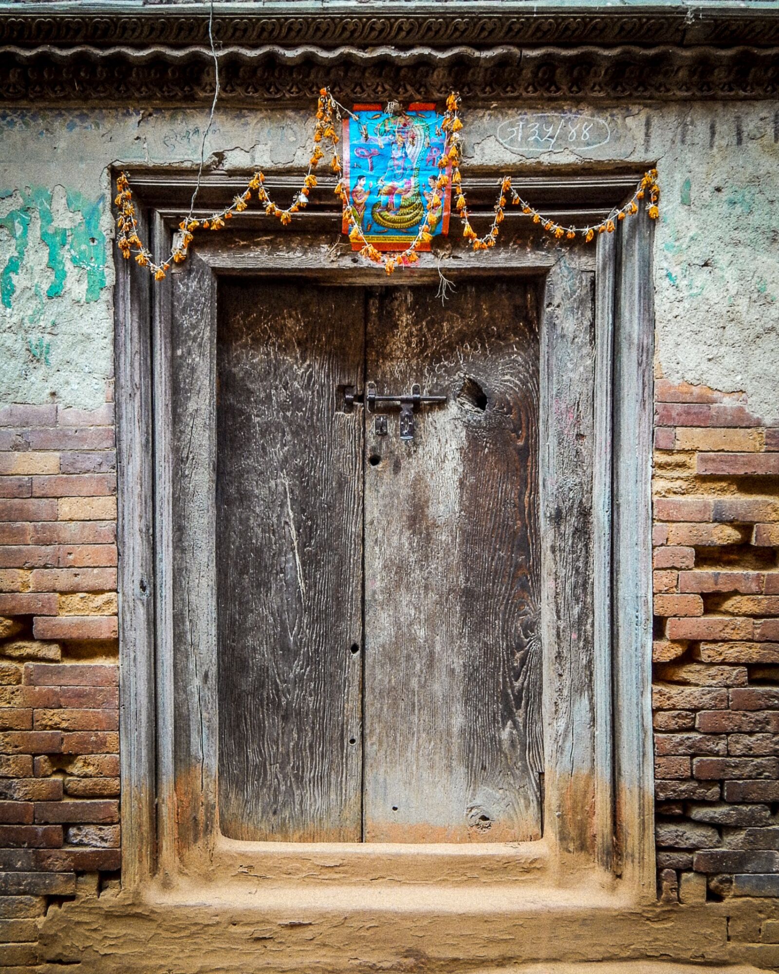 Nikon Coolpix L820 sample photo. Door, nepal, baktapur photography