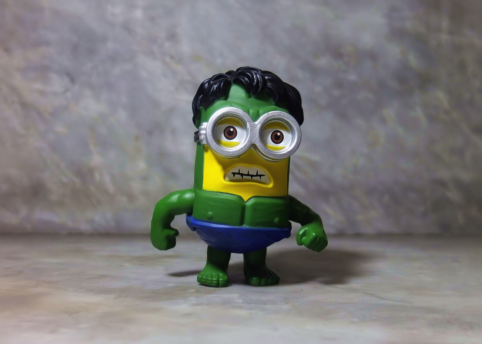 Fujifilm X10 sample photo. Minion hulk, toy, funny photography