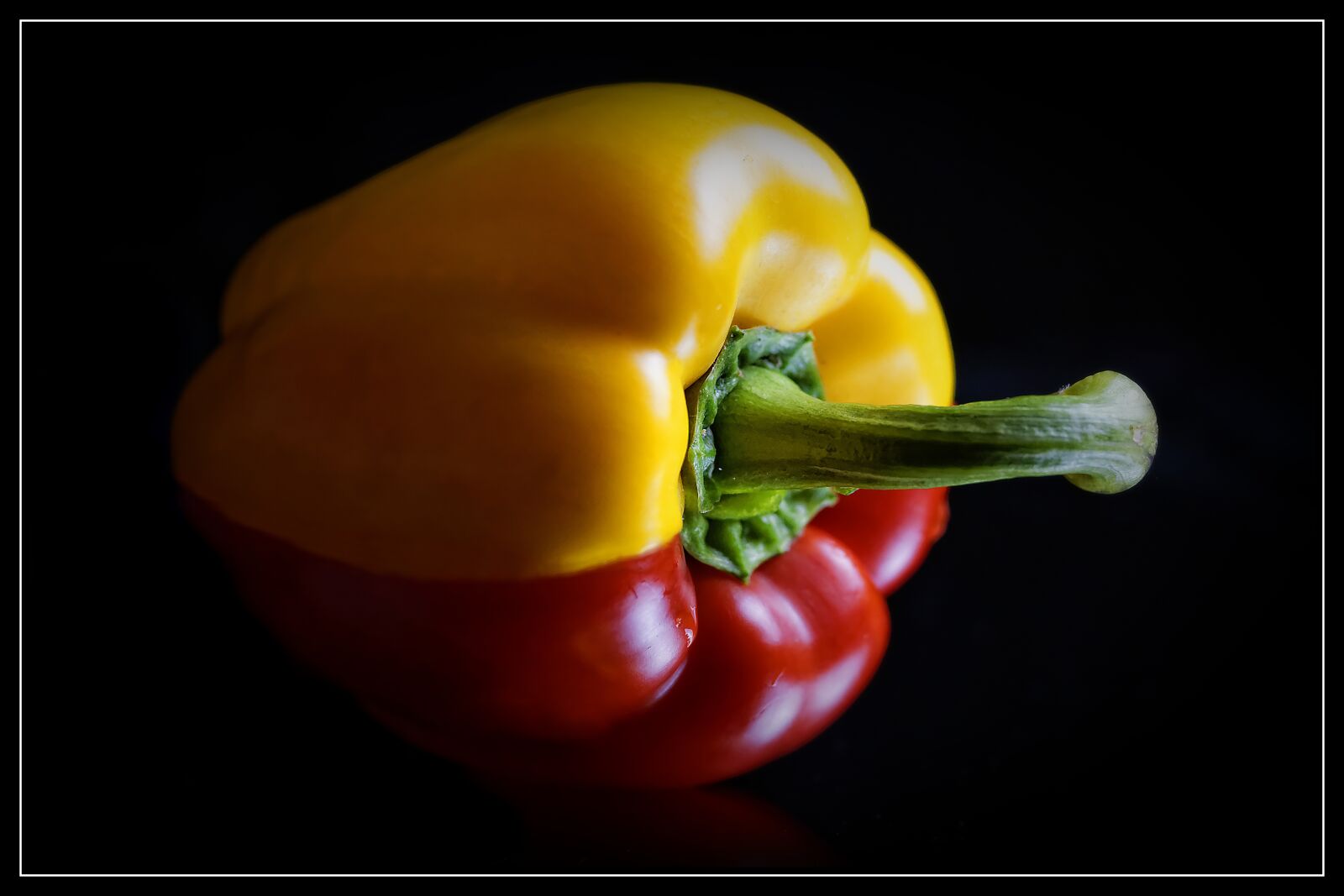 Sony SLT-A77 + Sony DT 35mm F1.8 SAM sample photo. Vegetables, green peppers, red photography