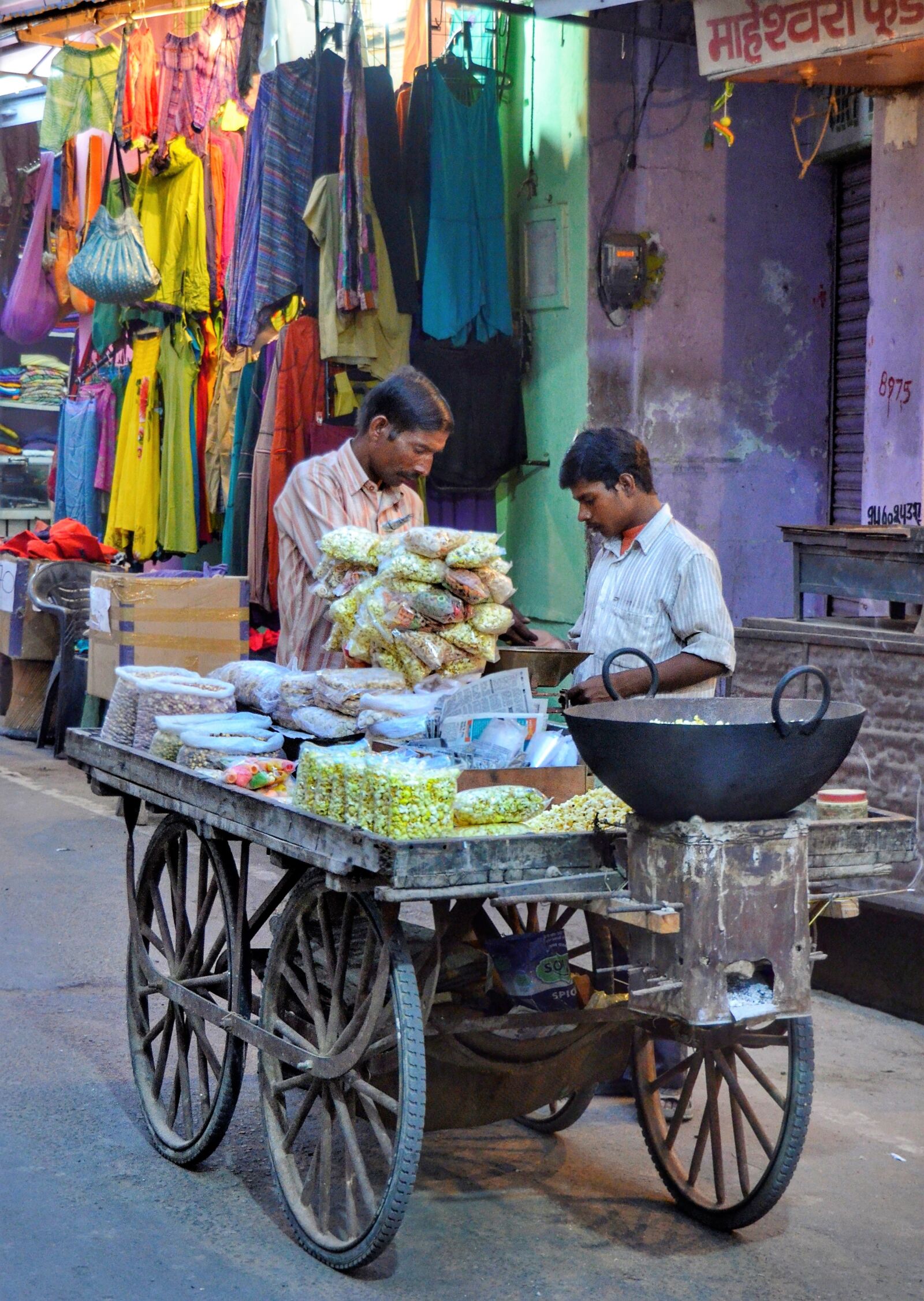 Nikon D5100 sample photo. Street, trader, selling photography