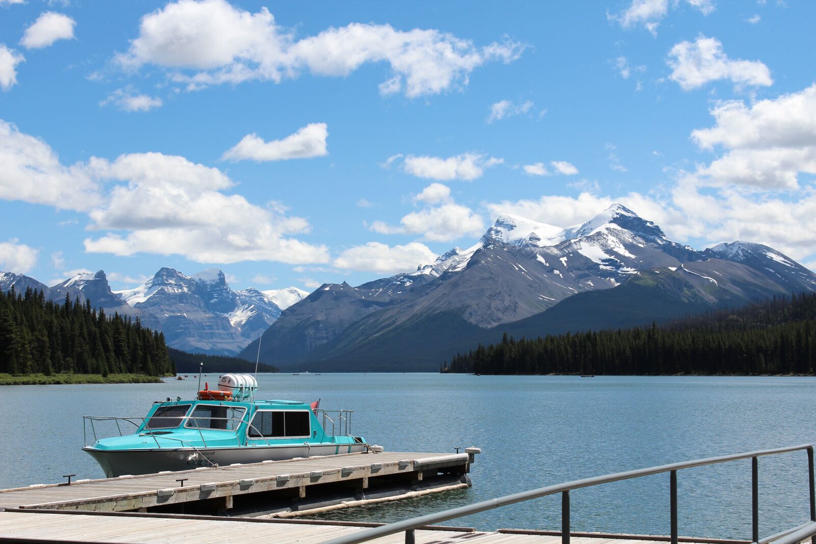 Canon EOS 600D (Rebel EOS T3i / EOS Kiss X5) sample photo. Canadian rockies, maligne lake photography
