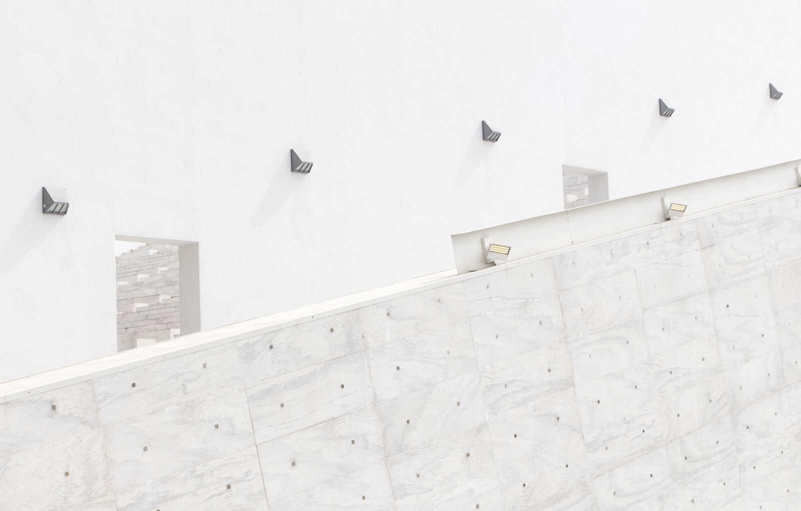 Canon EOS 700D (EOS Rebel T5i / EOS Kiss X7i) sample photo. White, architecture, construction photography
