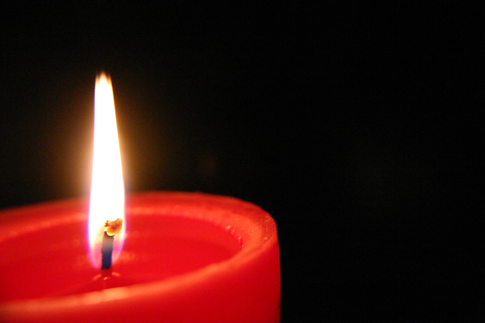 Canon EOS 300D (EOS Digital Rebel / EOS Kiss Digital) sample photo. Candle, light, red, wax photography