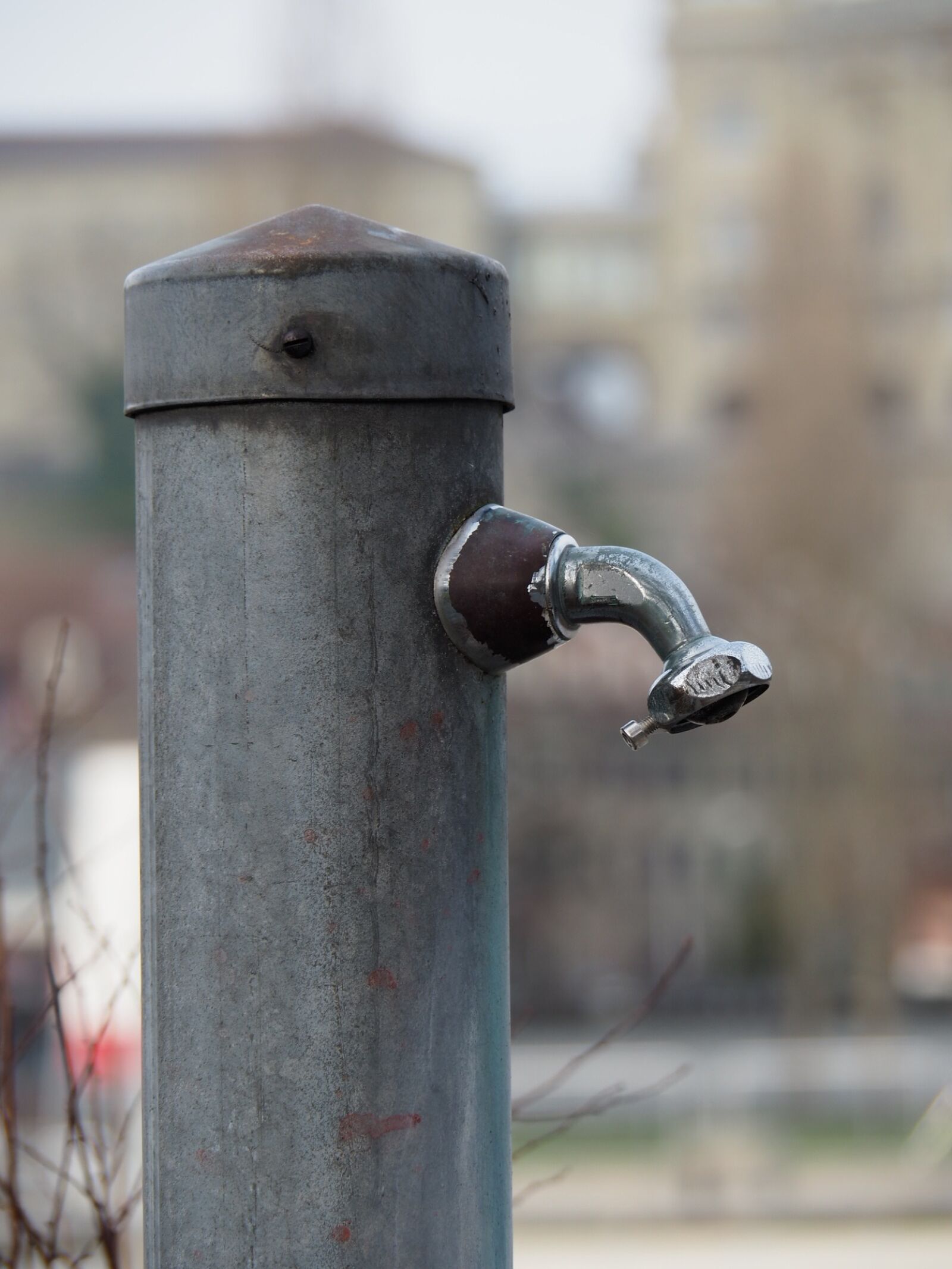 Olympus OM-D E-M5 II sample photo. Faucet, iron, old photography