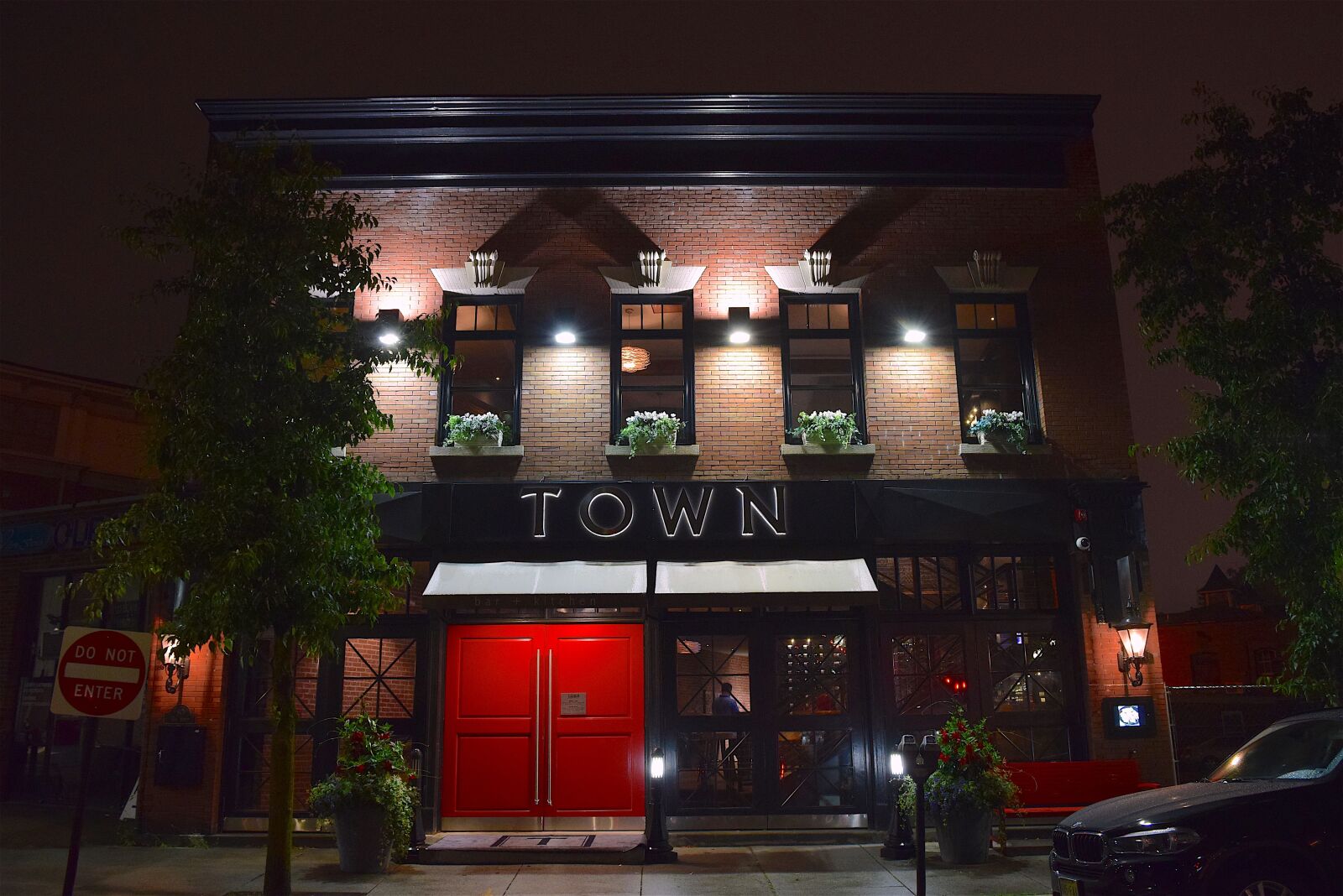 Nikon D3300 sample photo. Restaurant, night, lighting photography