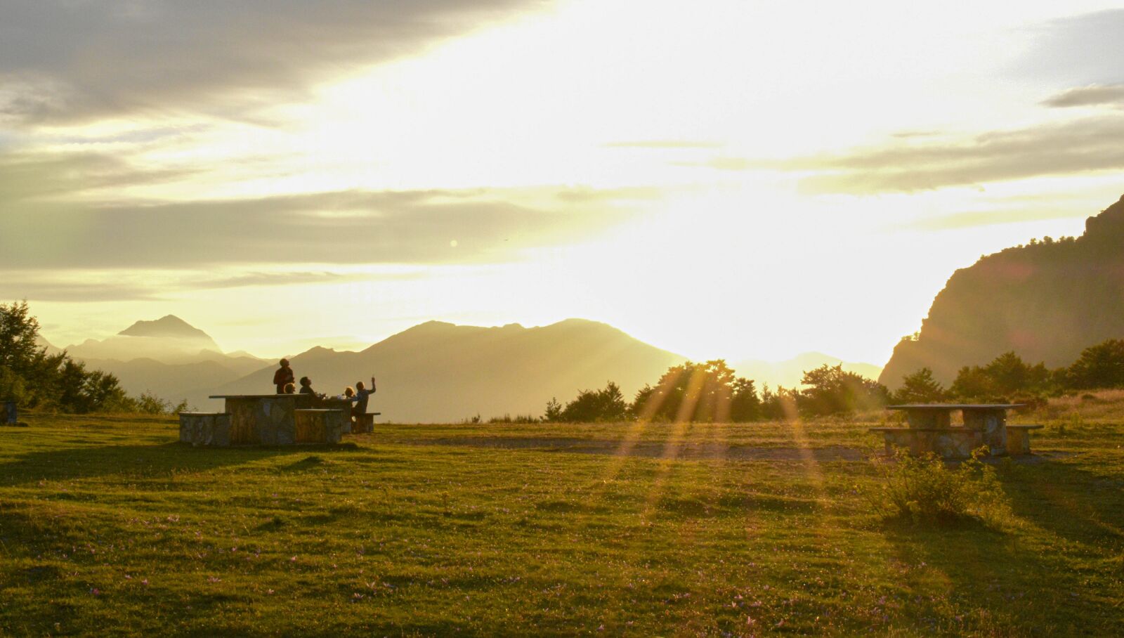 Nikon D5600 sample photo. Sunset, family, silhouette photography