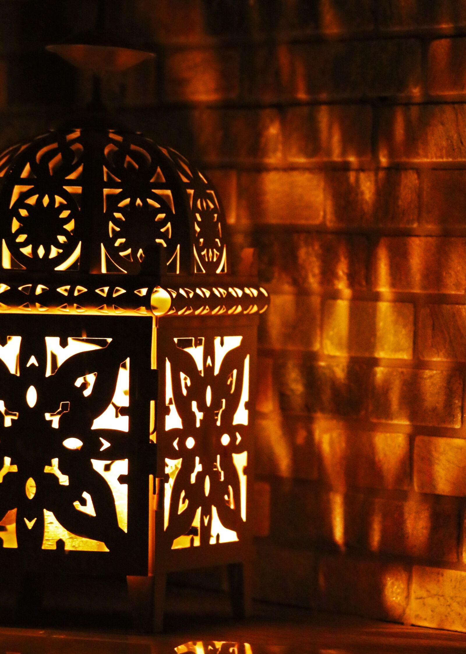 Canon EF-S 55-250mm F4-5.6 IS STM sample photo. Orient, oriental lantern, lantern photography