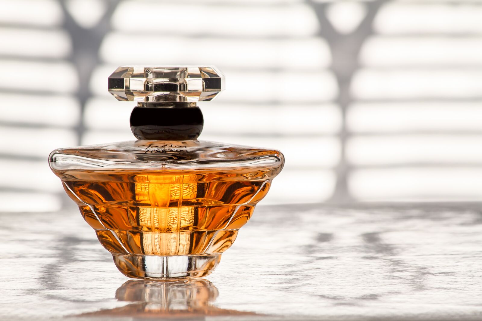 Canon EOS 7D sample photo. Safe, perfume, fragrance photography