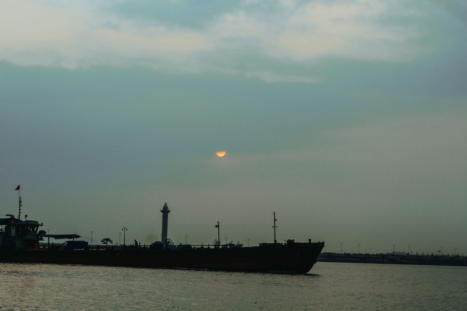 Canon EOS 700D (EOS Rebel T5i / EOS Kiss X7i) sample photo. Ship, sunset, sea photography