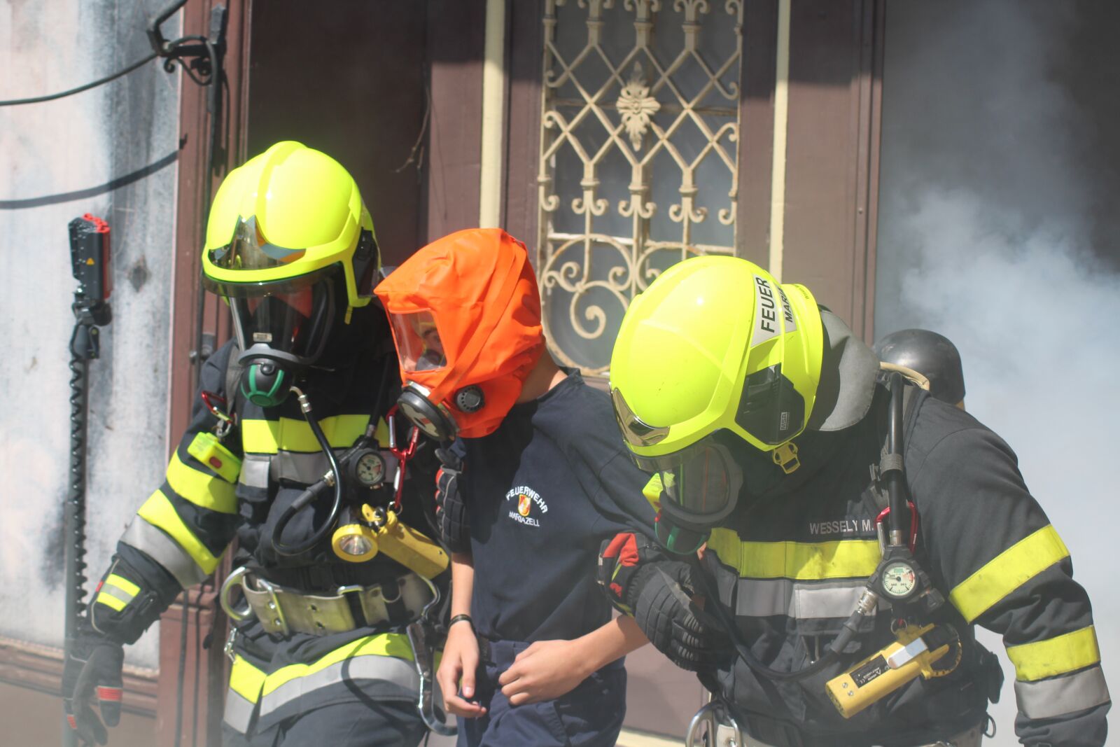 Canon EOS 1300D (EOS Rebel T6 / EOS Kiss X80) sample photo. Fire, rescue, burn photography