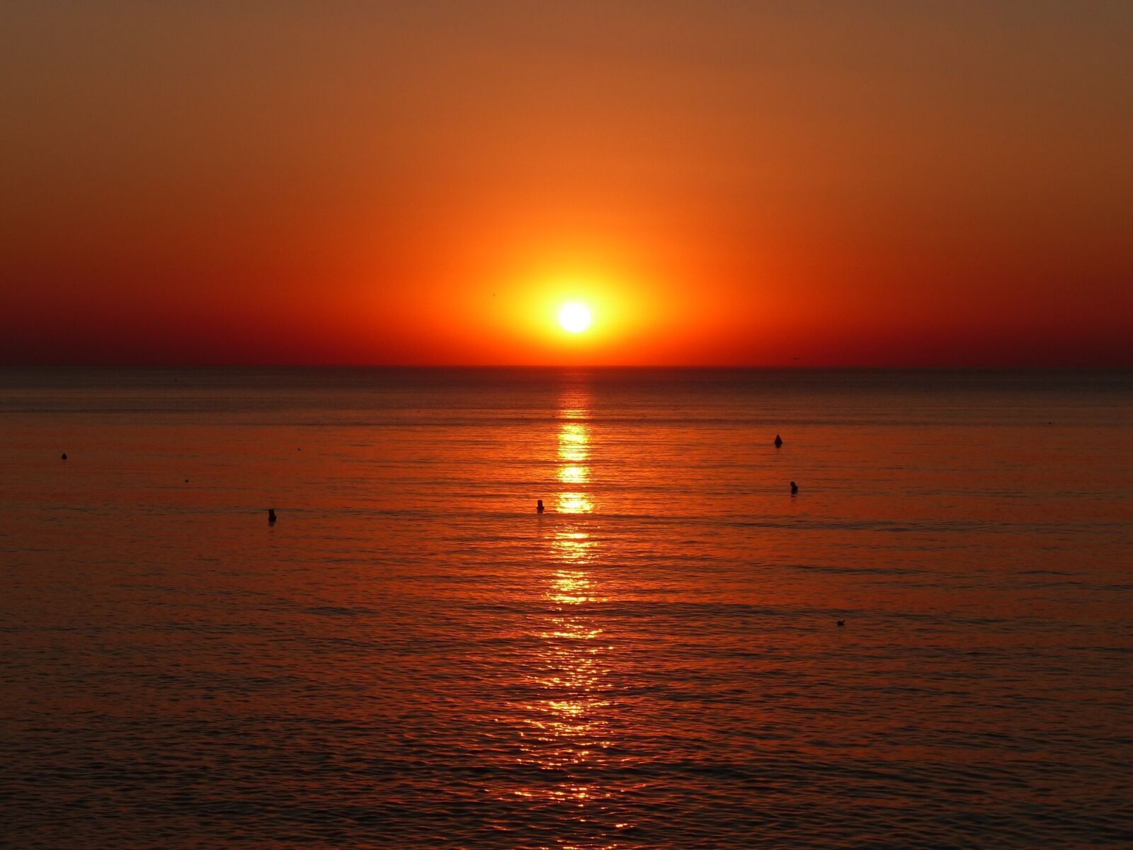 Panasonic Lumix DMC-FZ200 sample photo. Sunset, reflection, ocean photography