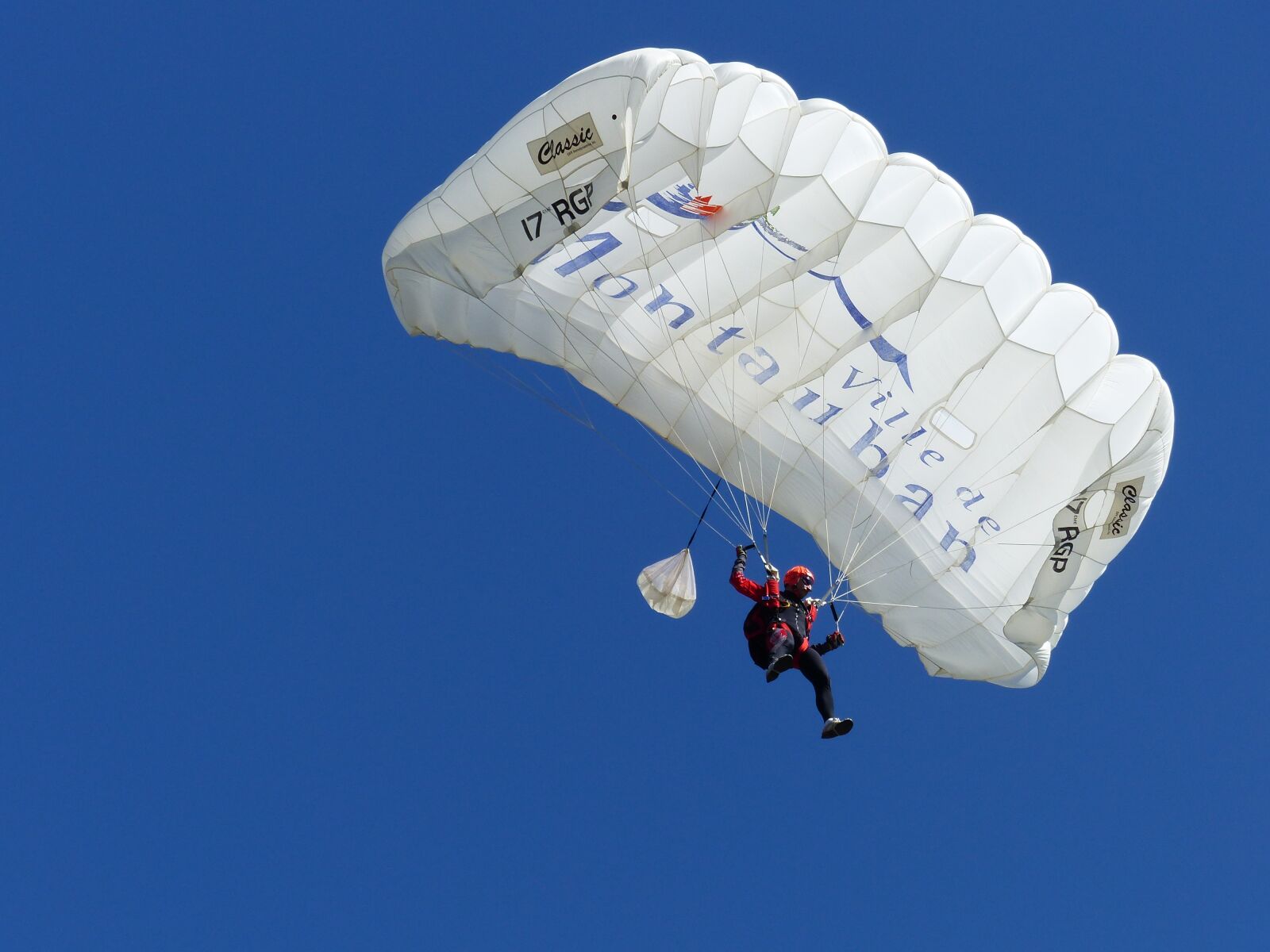 Panasonic Lumix DMC-FZ200 sample photo. Sport, skydiving, competition photography
