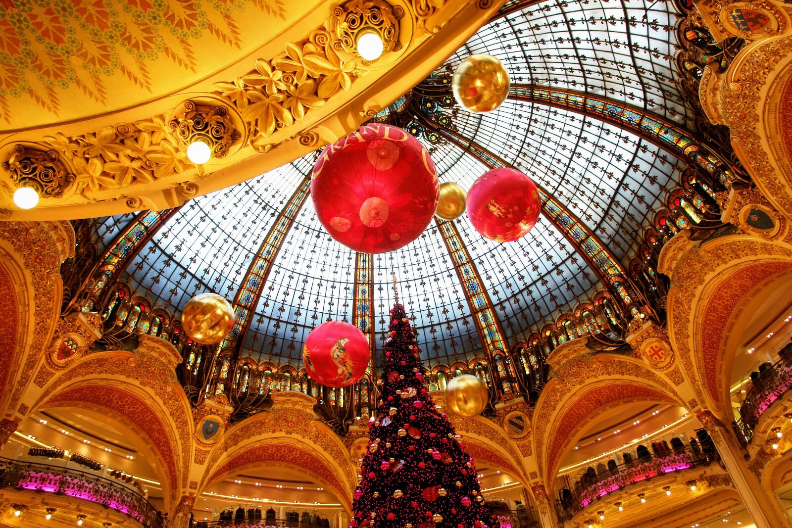 Sony DSC-R1 sample photo. Paris, la fayette, department photography