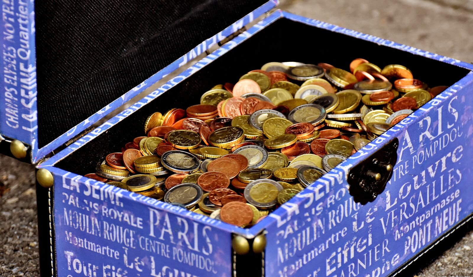 Nikon D7200 sample photo. Chest, money, collect photography