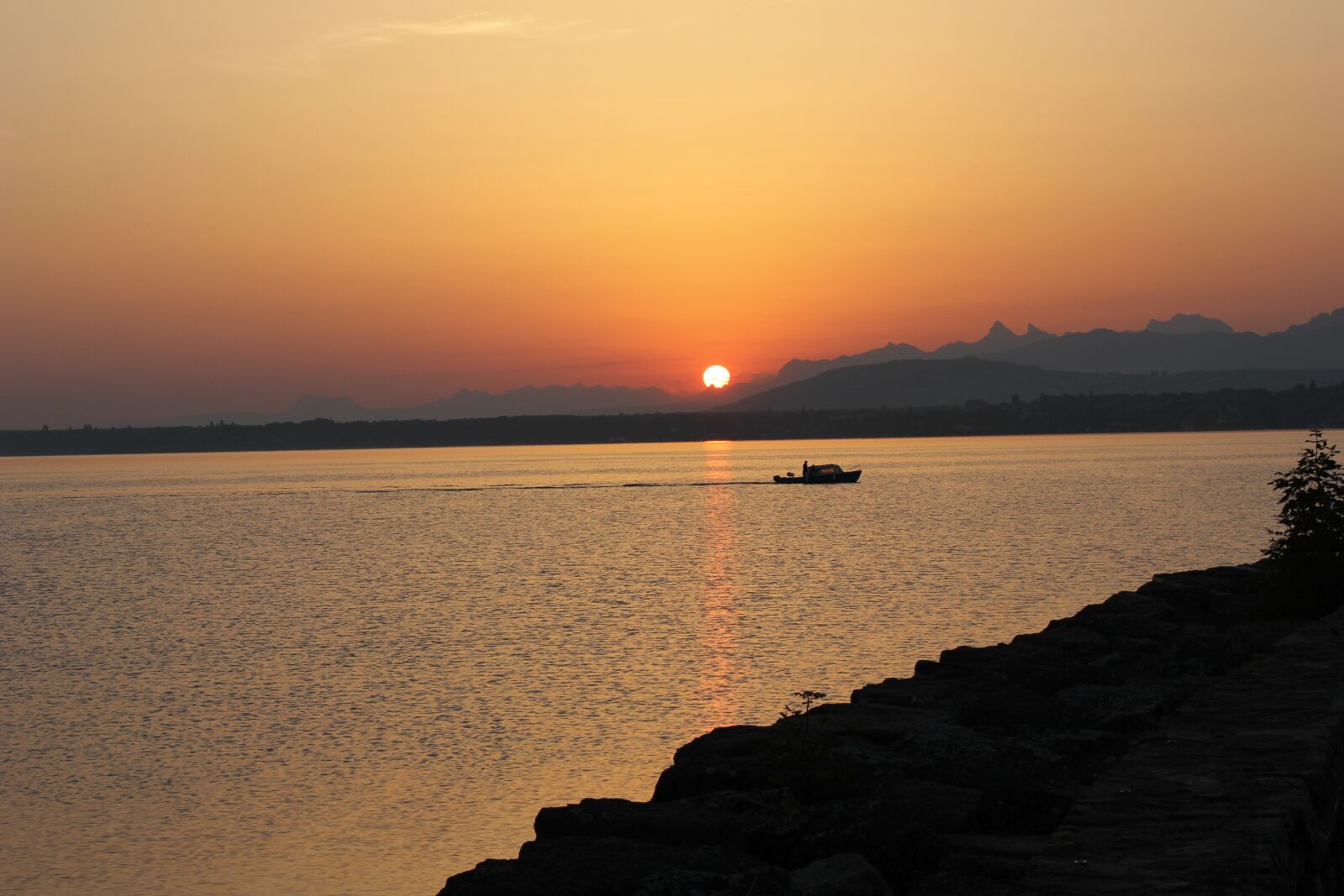 Canon EOS 550D (EOS Rebel T2i / EOS Kiss X4) sample photo. Lakeside, sun, lake photography