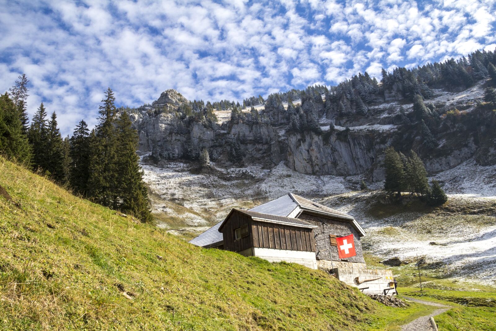 Canon EOS 600D (Rebel EOS T3i / EOS Kiss X5) sample photo. Mountains, alpine hut, switzerland photography