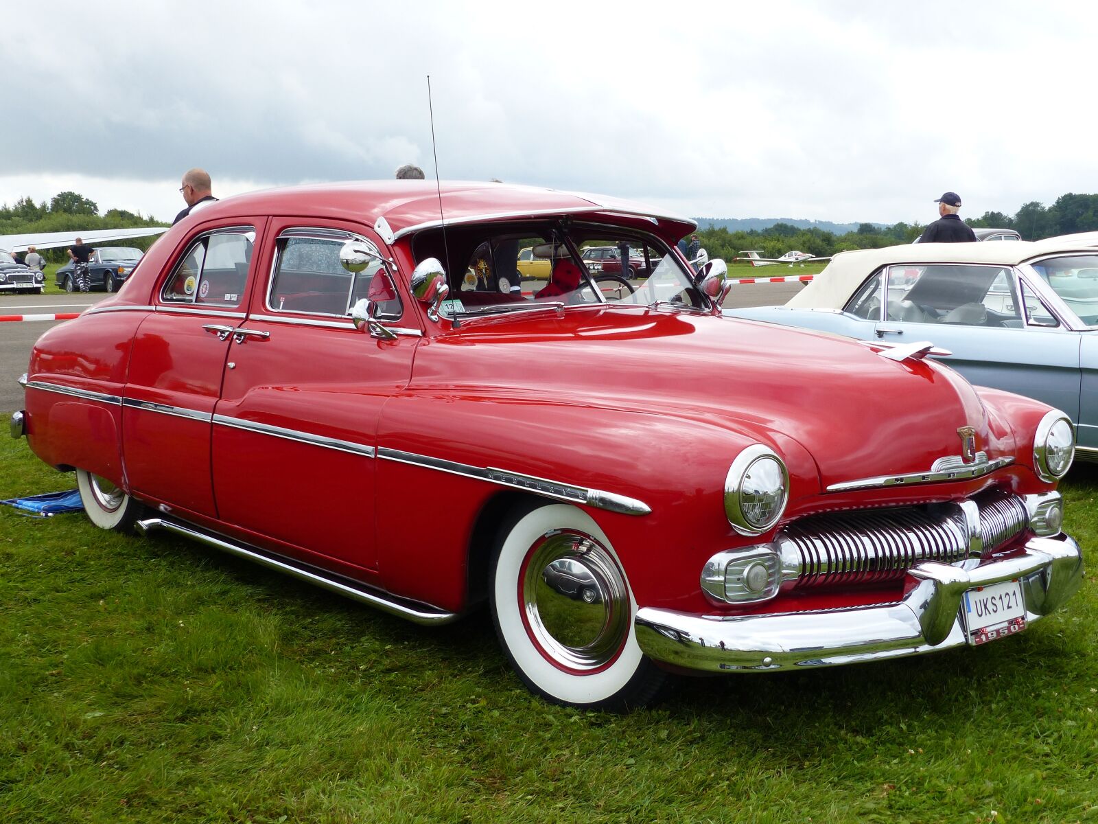 Panasonic Lumix DMC-FZ200 sample photo. Car show, car, red photography