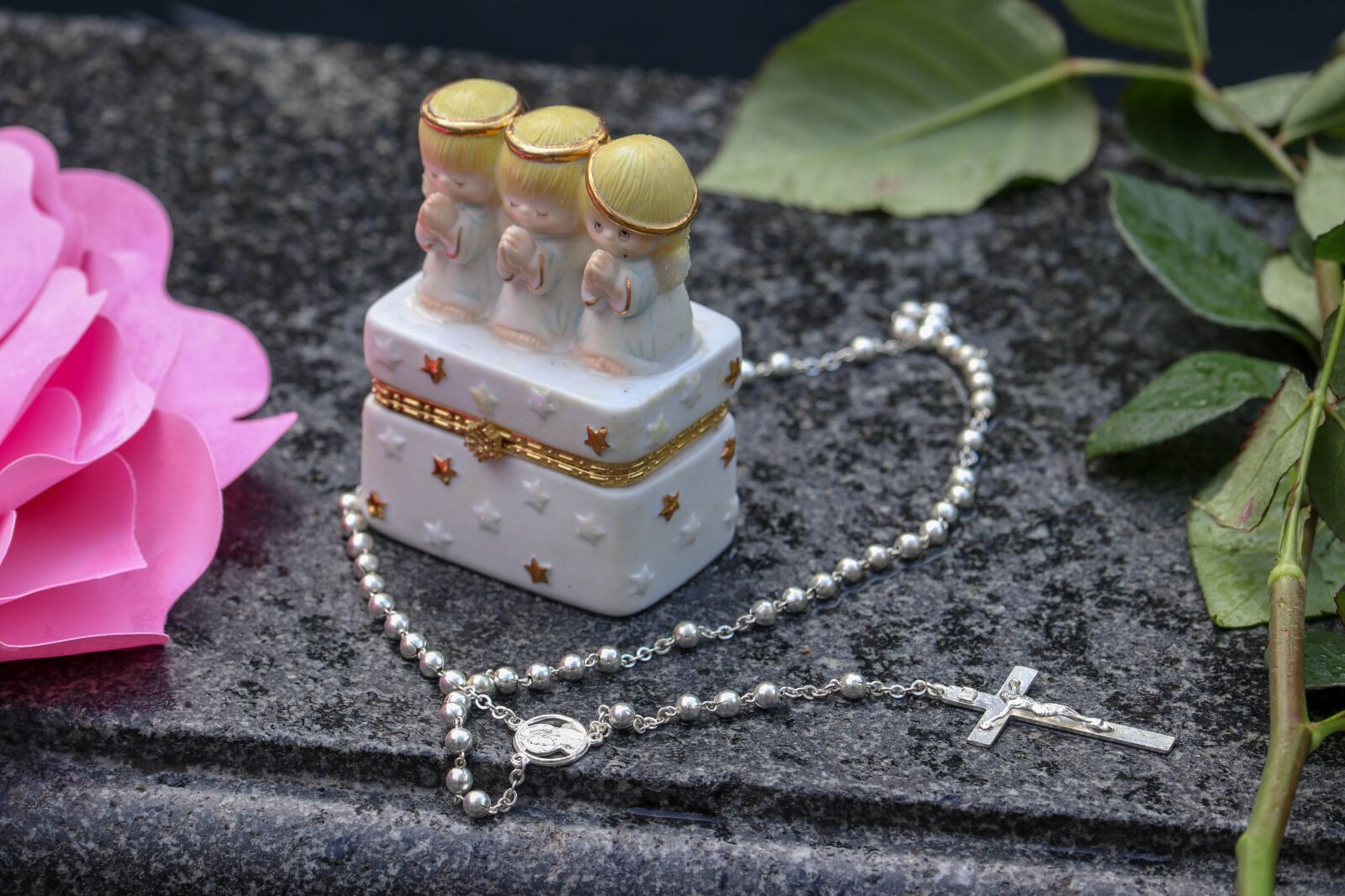 Canon EF-S 55-250mm F4-5.6 IS STM sample photo. Catholic, rosary, prayer photography