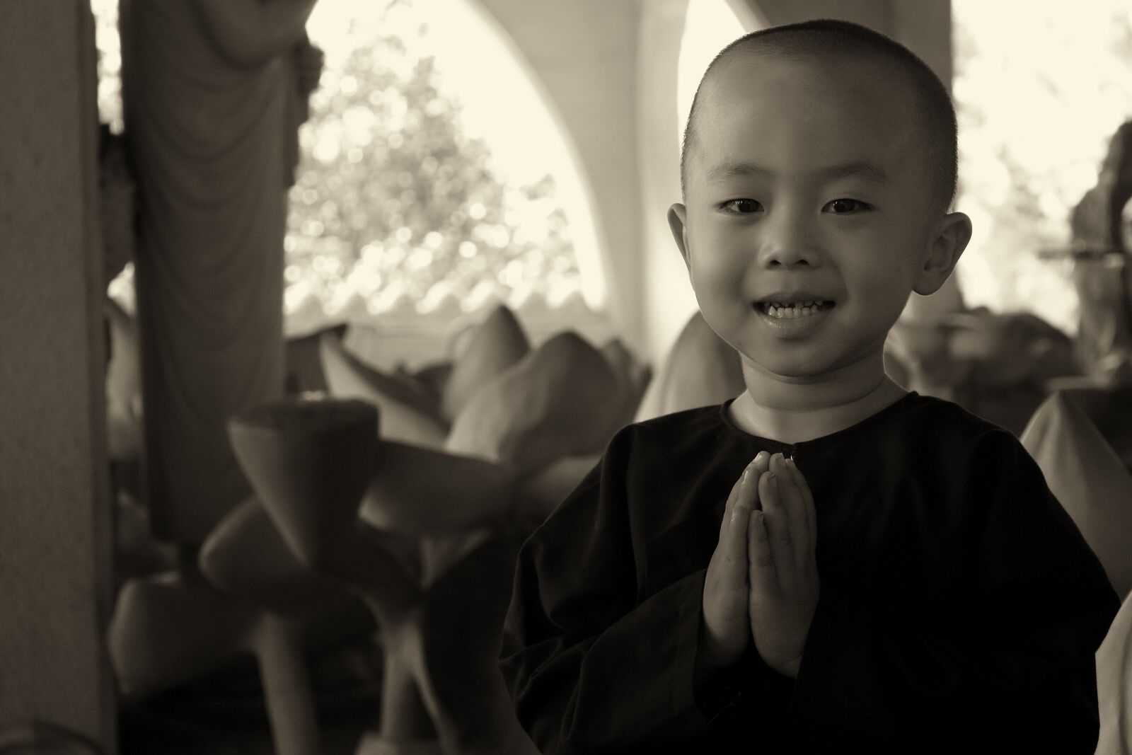 Canon EOS 450D (EOS Rebel XSi / EOS Kiss X2) sample photo. Monk, nun, religion photography