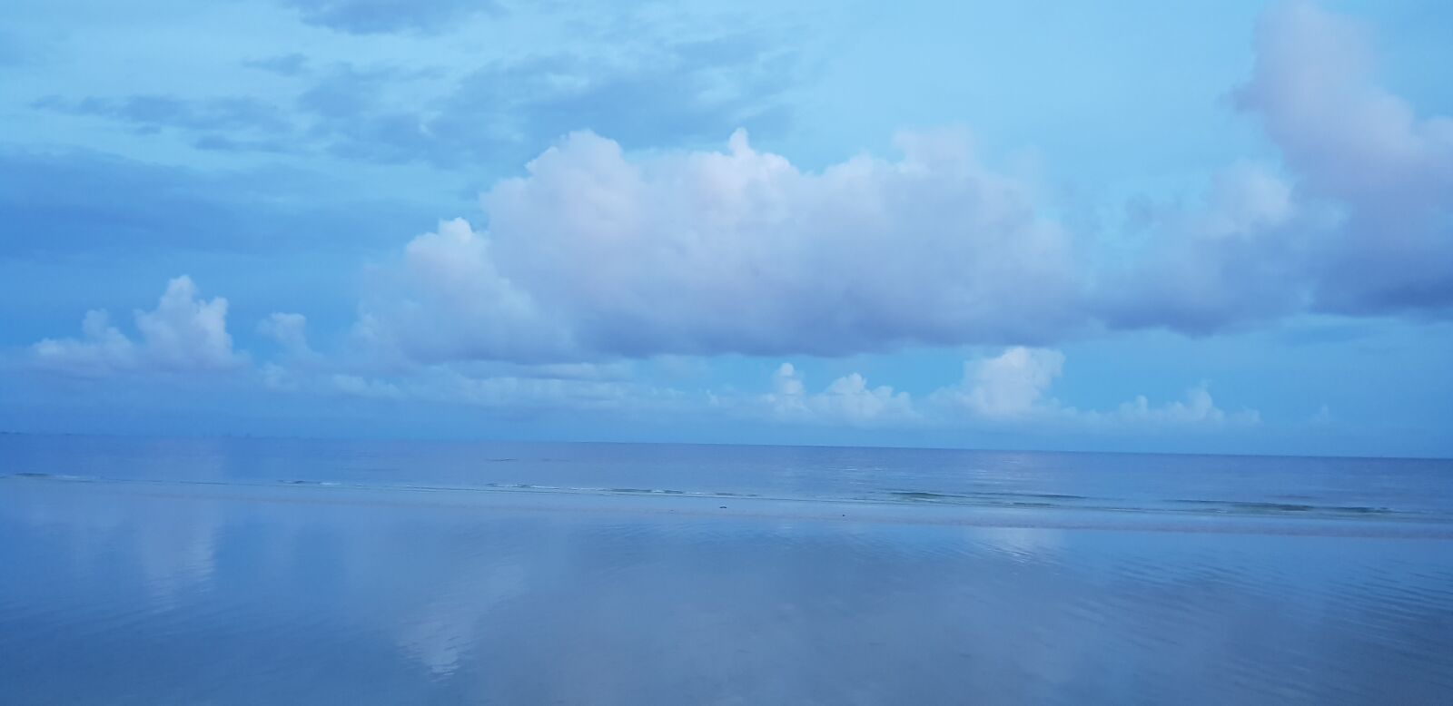 Samsung Galaxy S8 sample photo. Ocean, beach, clouds photography