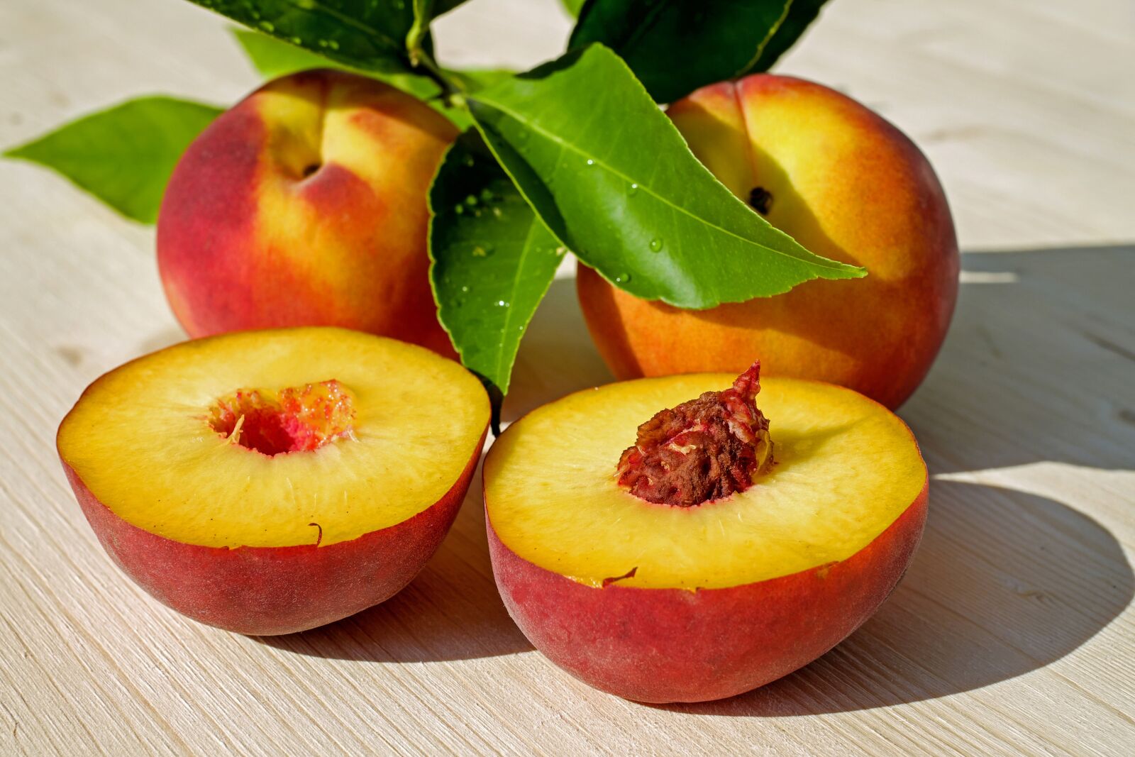 Fujifilm X-T10 + Fujifilm XF 35mm F1.4 R sample photo. Peach, fruit, red photography