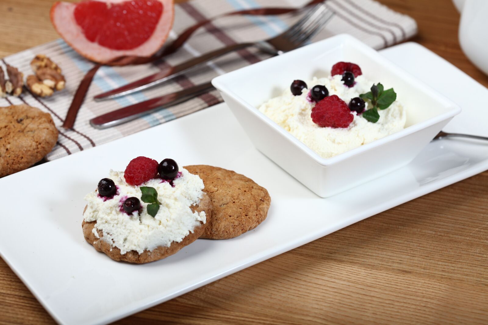 Canon EOS 5D Mark II sample photo. Porridge, oatmeal, breakfast photography