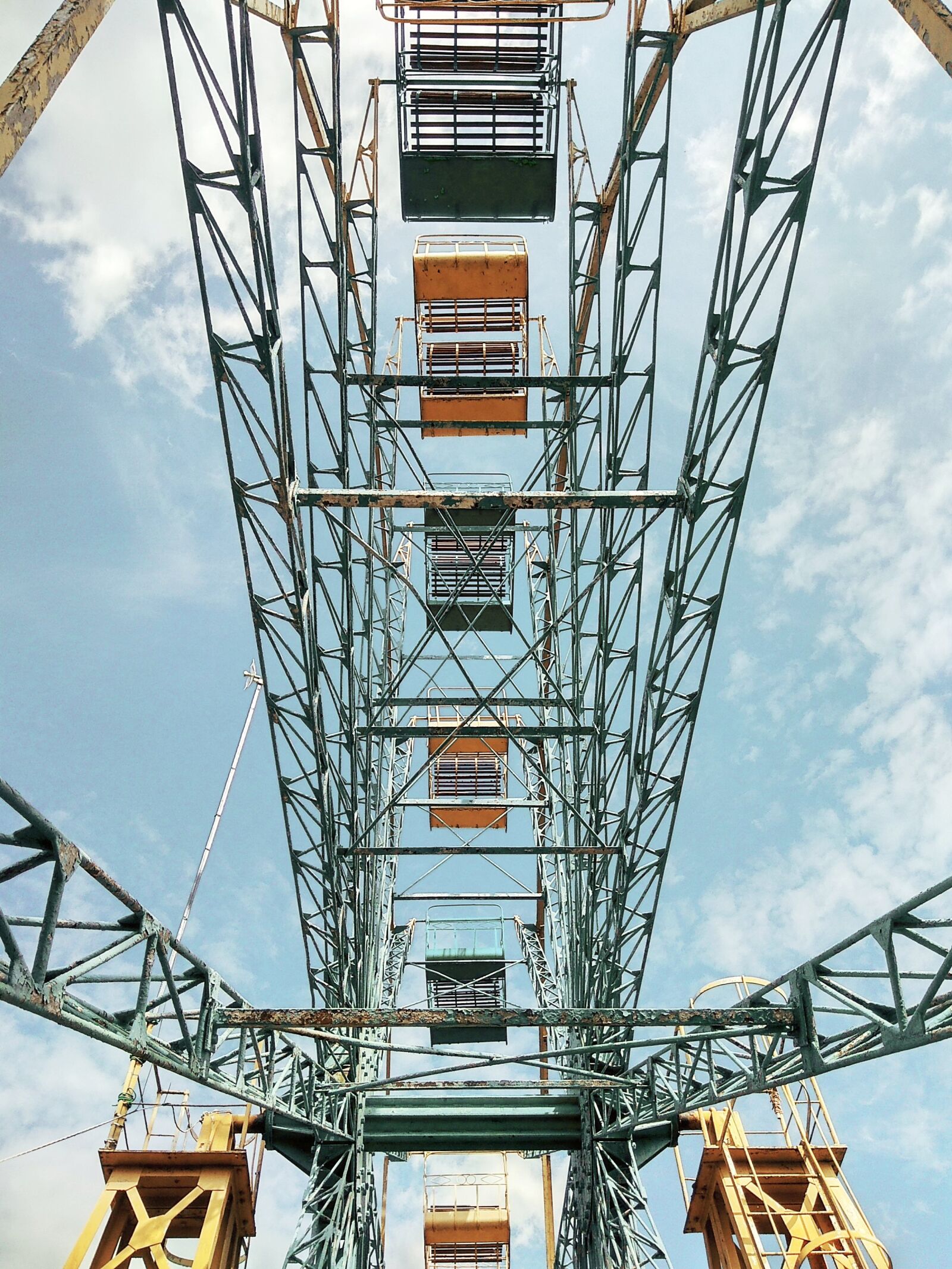 Xiaomi Redmi Note 4 sample photo. Carousel, attraction, ferris wheel photography