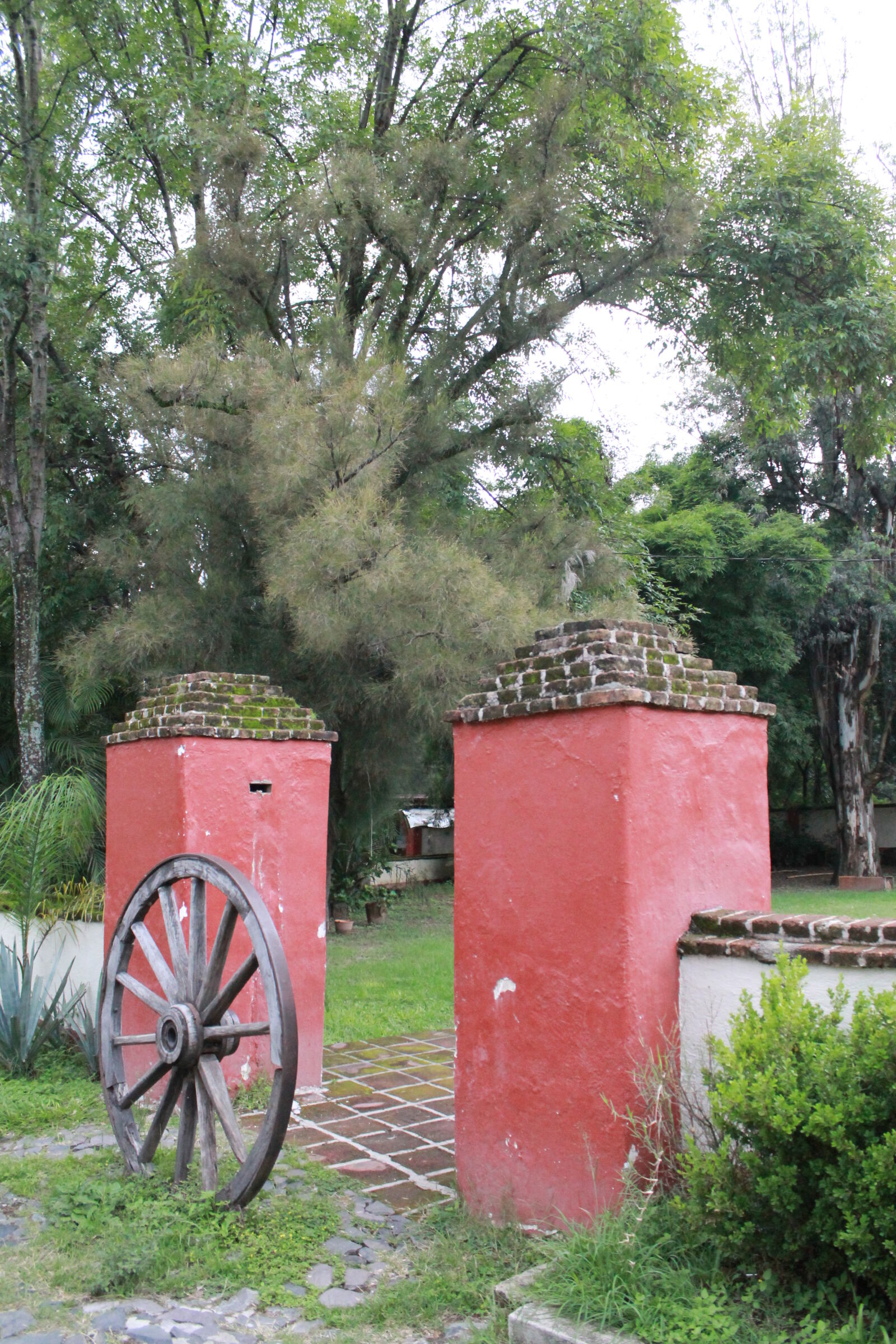 Canon EOS 1100D (EOS Rebel T3 / EOS Kiss X50) sample photo. Charro, hacienda photography