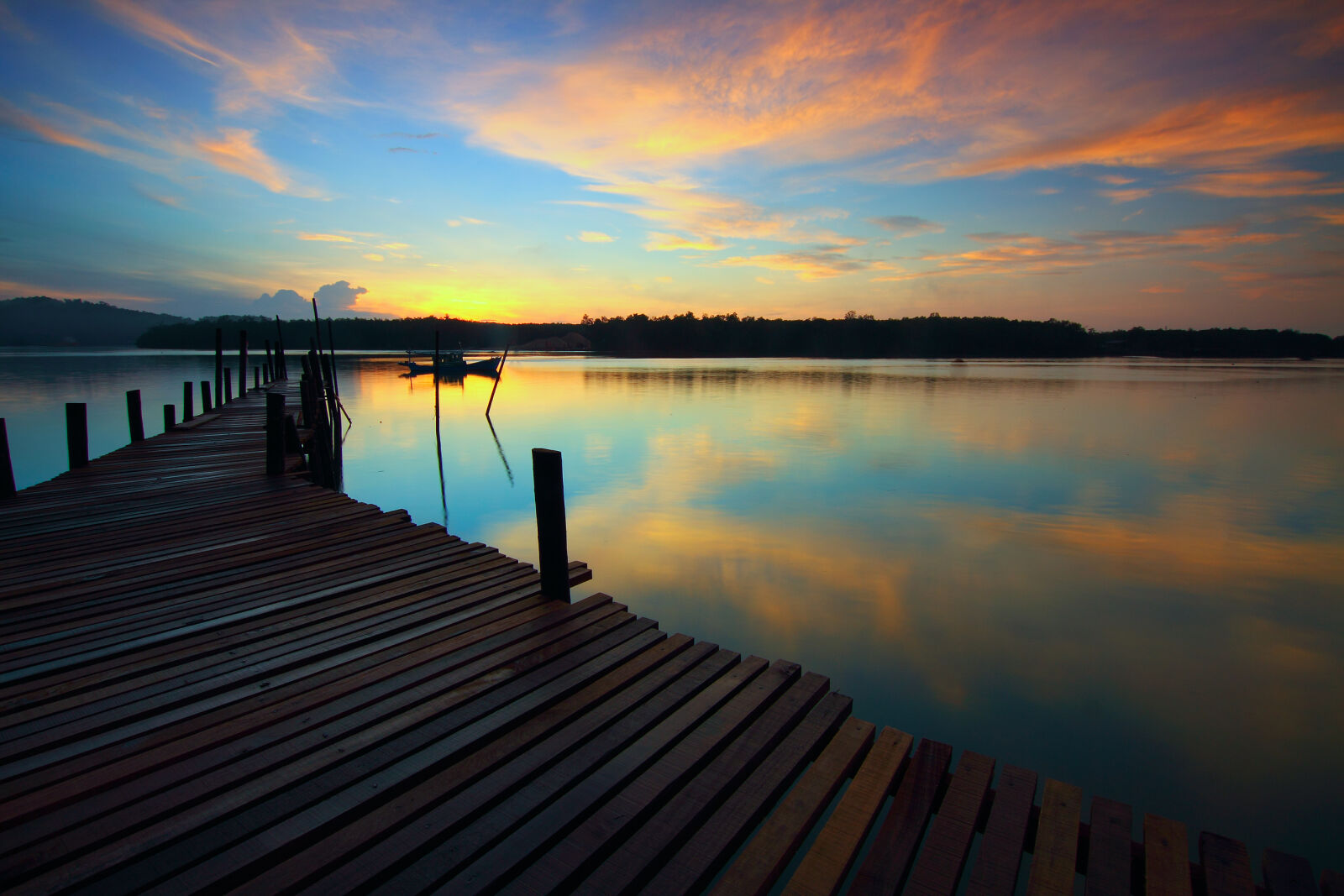 Canon EOS 50D sample photo. Brown, wooden, dock photography