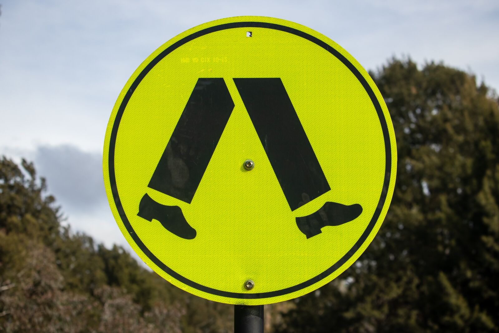 Canon EOS 200D (EOS Rebel SL2 / EOS Kiss X9) sample photo. Pedestrian crossing sign, traffic photography