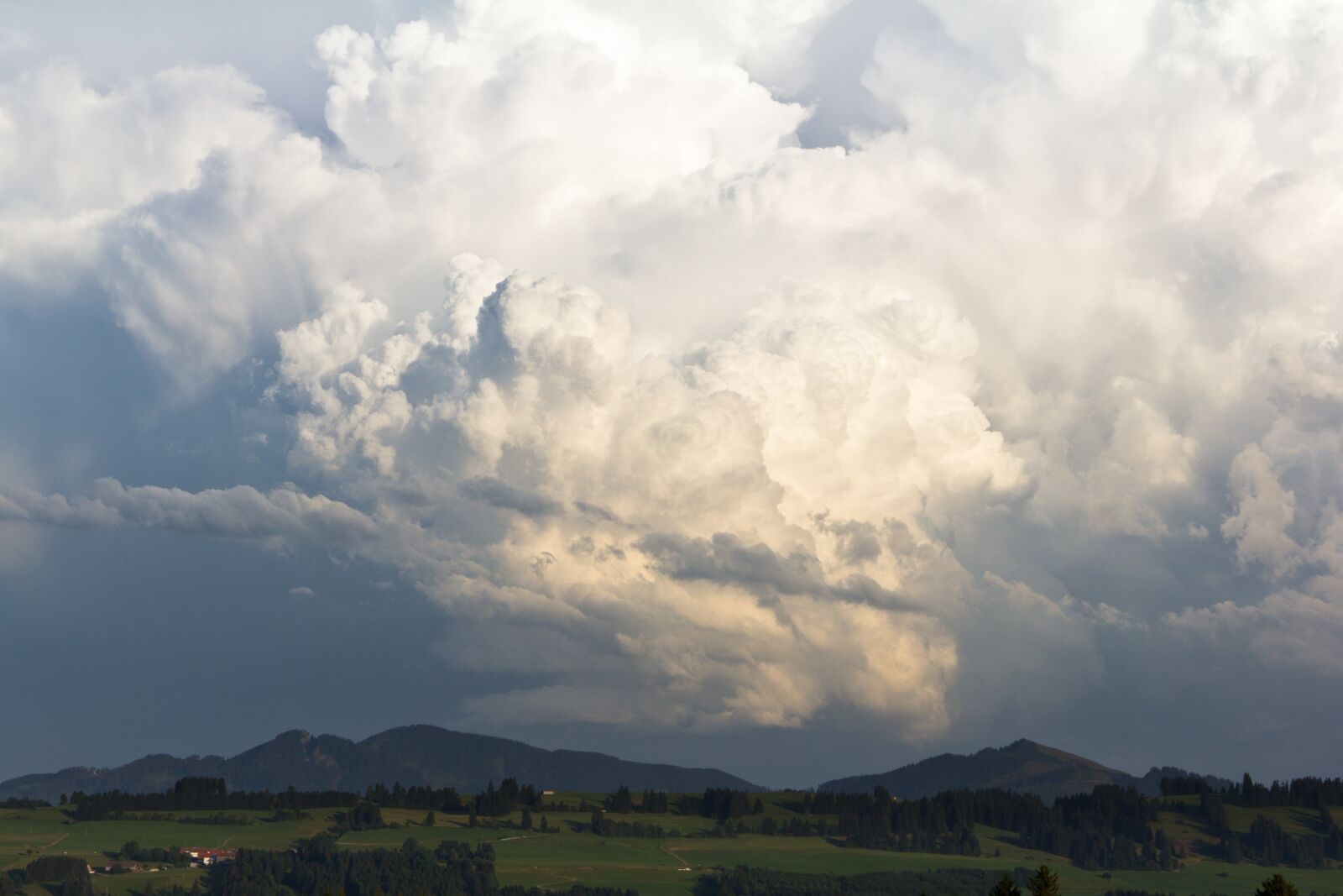 Облачность. Кучево-дождевые облака. Кучево-дождевые cumulonimbus. Кучевые и кучево-дождевые облака. Кучевые облака гроза.