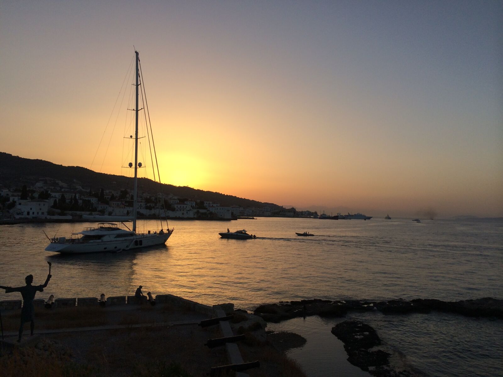 iPhone 5s back camera 4.12mm f/2.2 sample photo. Wow, sailing, summer photography