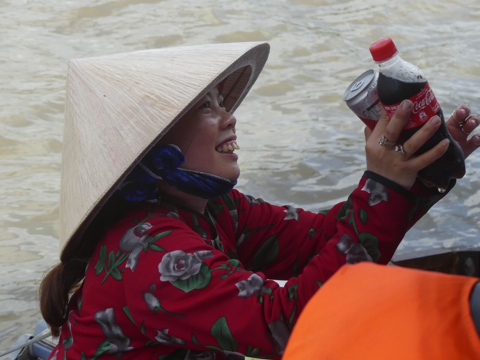 Panasonic Lumix DMC-FZ300 sample photo. Vietnam, floating market, boat photography