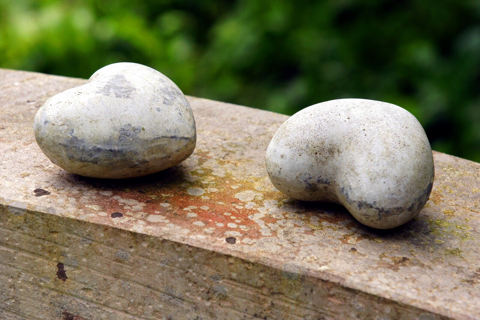 Sony Alpha DSLR-A700 sample photo. Heart, stone, contemplative photography
