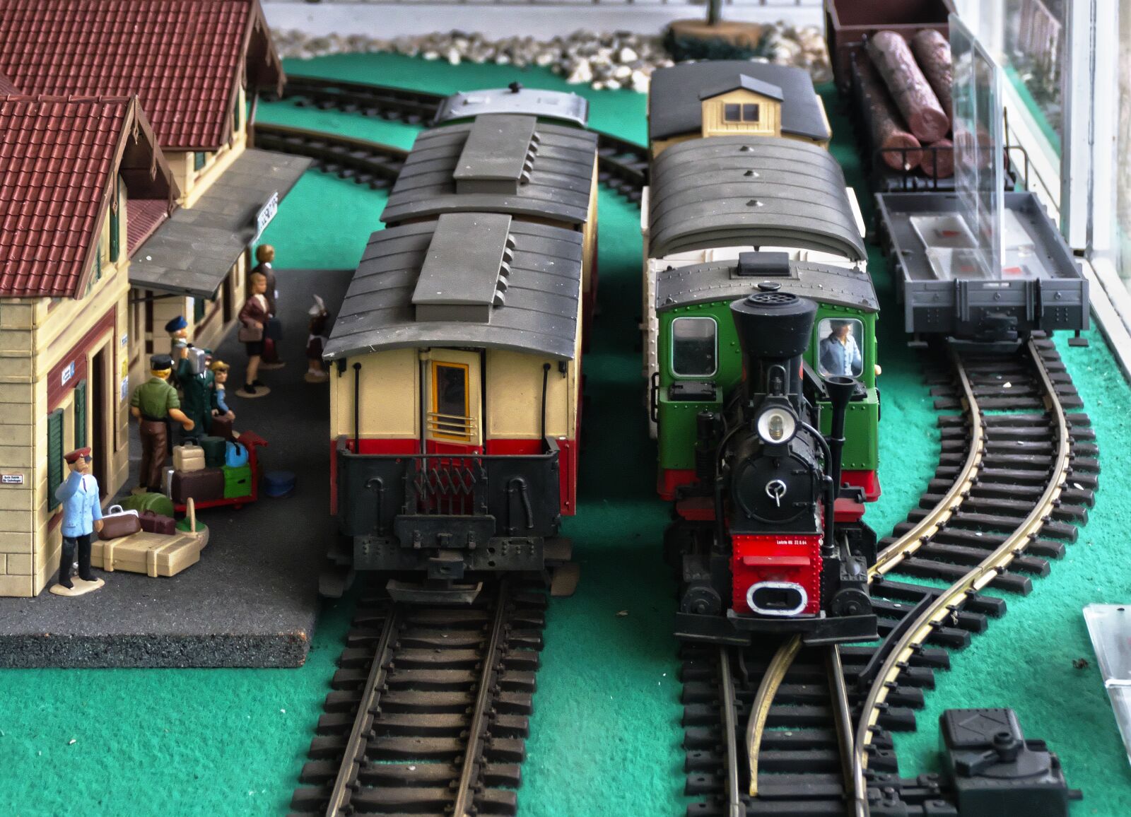 Panasonic Lumix DMC-FZ1000 sample photo. Railway station, model railway photography