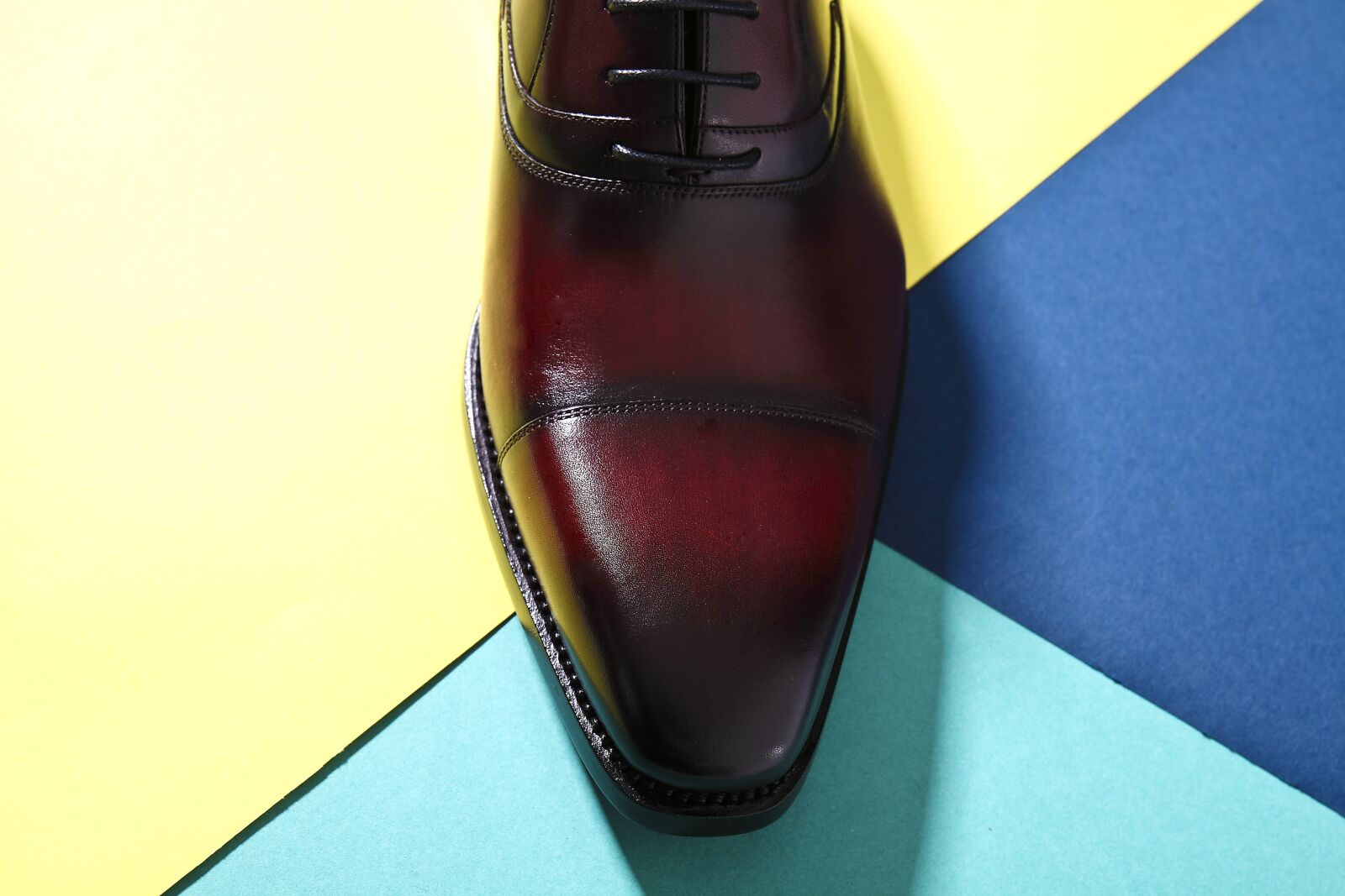 Canon EOS 5D Mark II sample photo. Leather shoes, pointed shoes photography
