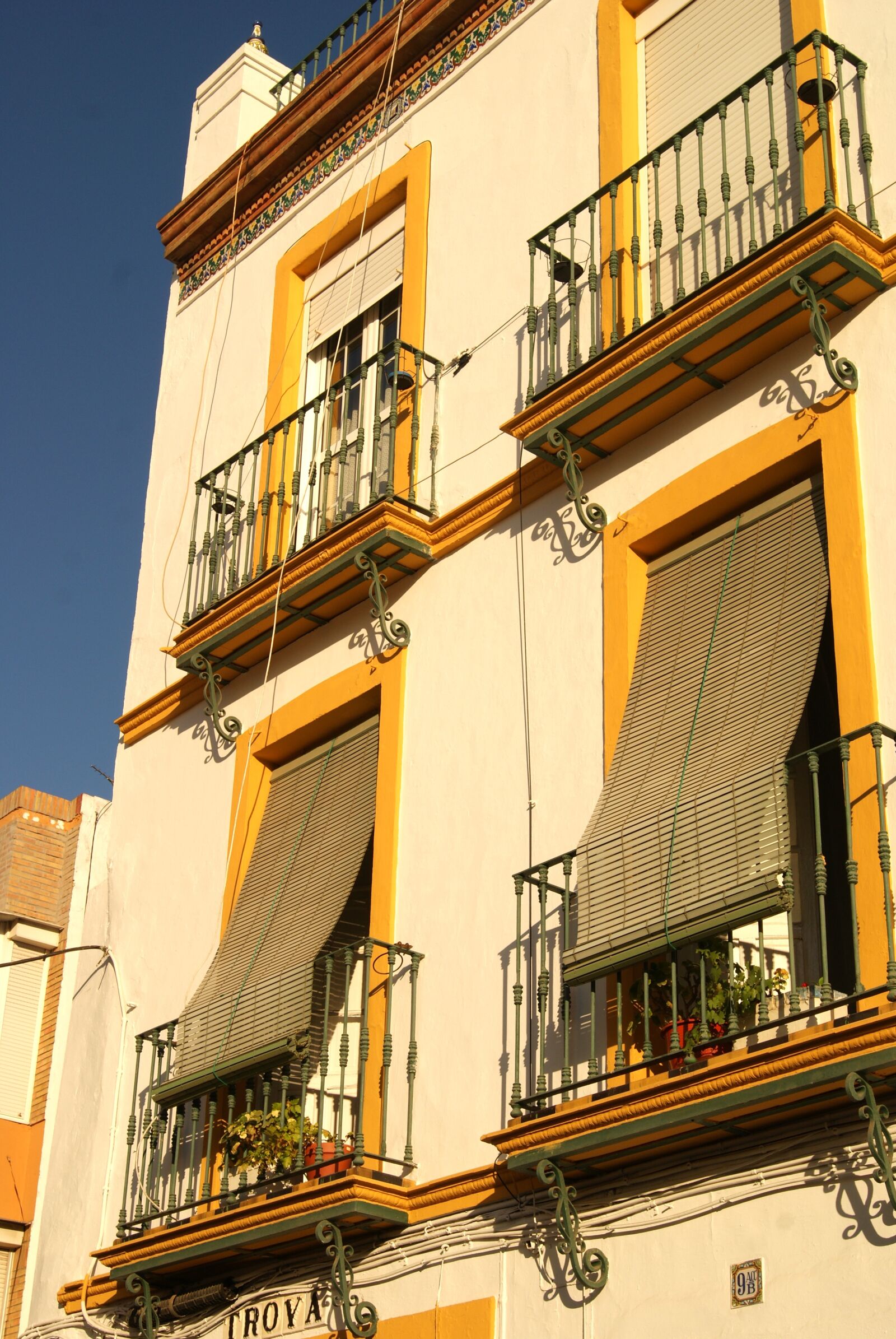 Sony Alpha DSLR-A230 sample photo. Seville, spain, window photography