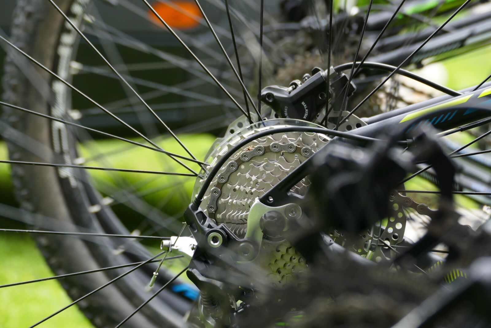 Leica V-Lux (Typ 114) sample photo. Bottom bracket, gear, mountain photography