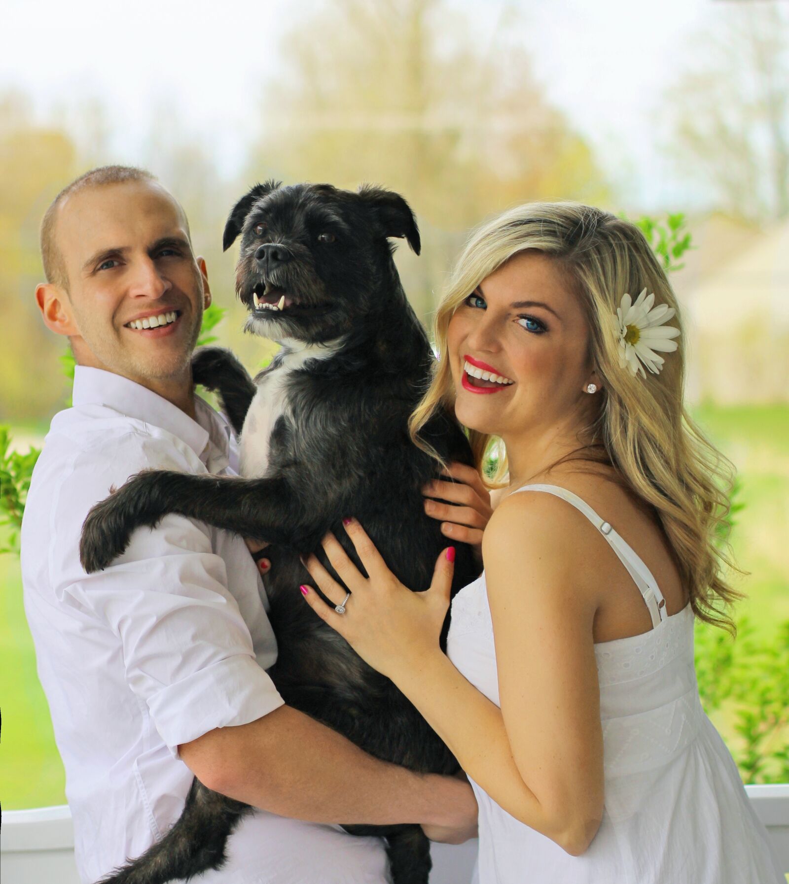 Canon EOS 1300D (EOS Rebel T6 / EOS Kiss X80) sample photo. Happy family, dog family photography